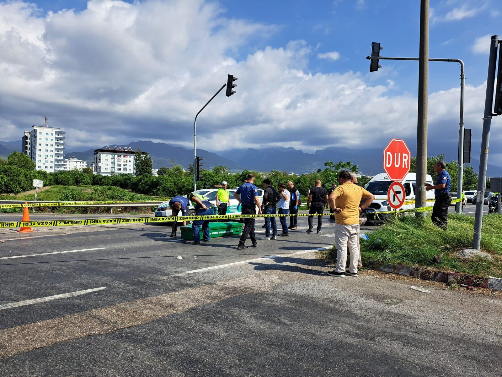 Hatay’da Feci Kaza Yaya Geçidinde Tırın Çarptığı 5 Yaşındaki Melek Hayatını Kaybetti (2)