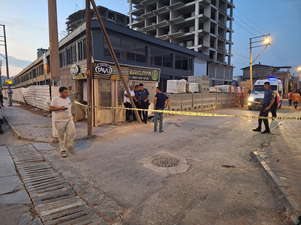 Tarsus'ta Silahlı Saldırı Bir Kadın Öldü, Bir Kadın Yaralandı, Saldırgan İntihar Etti (1)