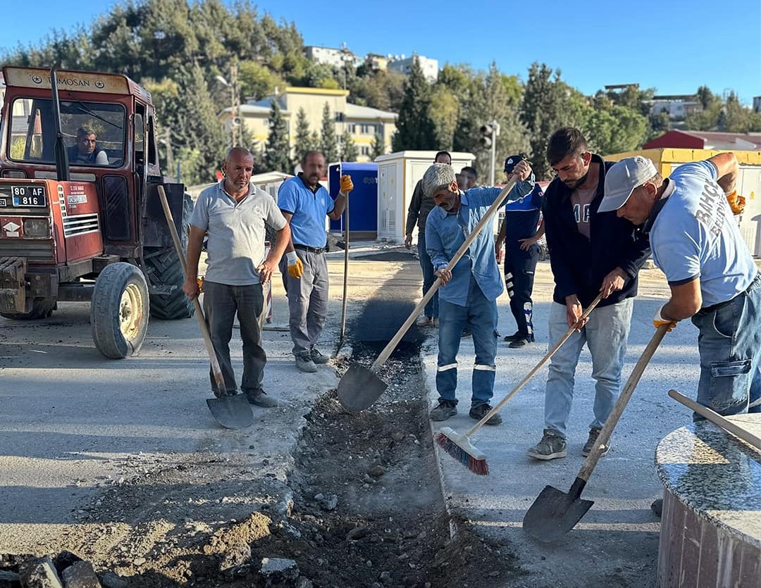 Bahçe Belediyesi Okullar Kavşağı’ndaki Yol Onarımını Tamamladı (4)