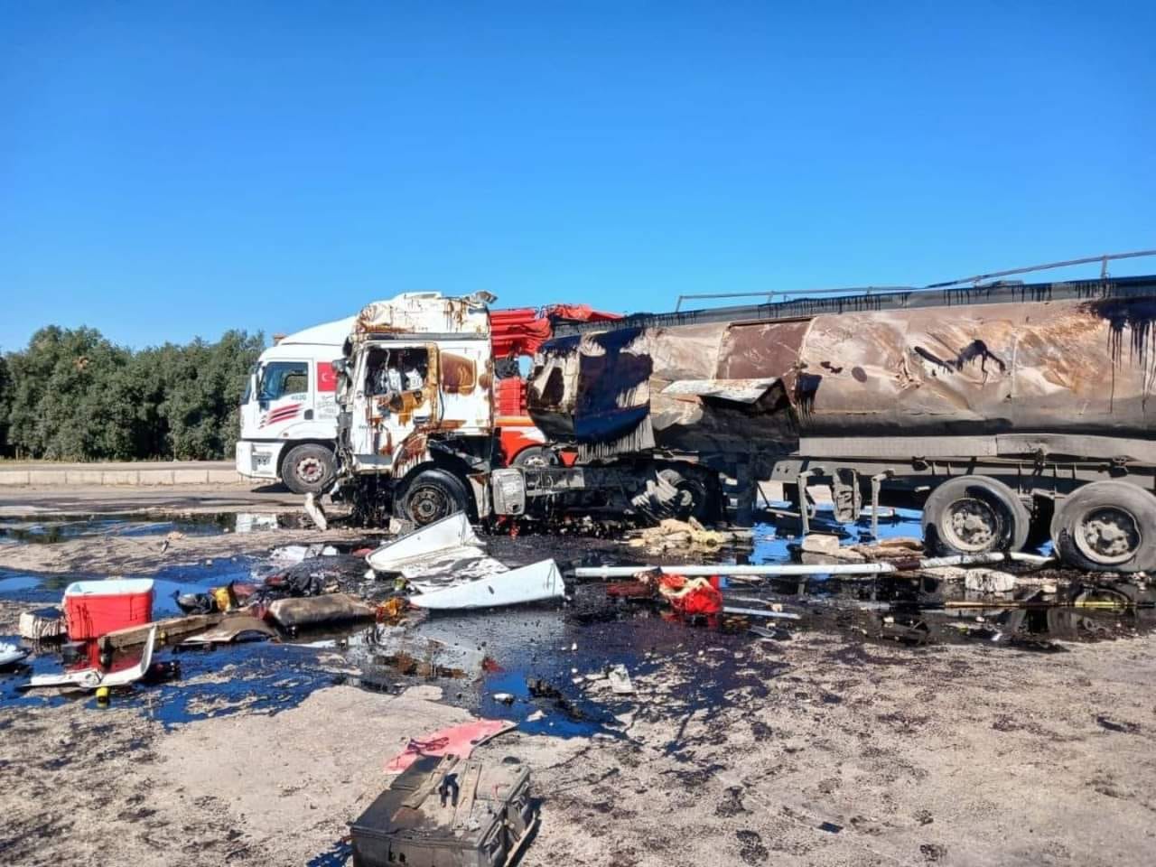 Hatay’da Tanker Devrildi Sürücü Yaralandı (2)