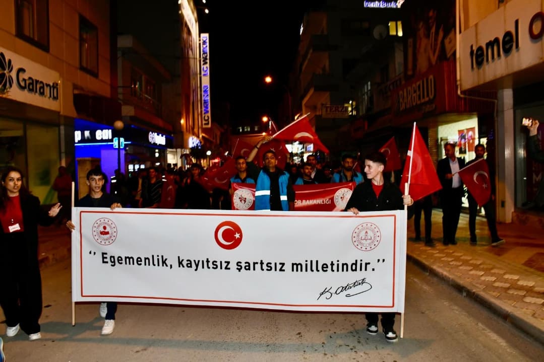 Kadirli’de Cumhuriyet Yürüyüşü Coşkusu (4)