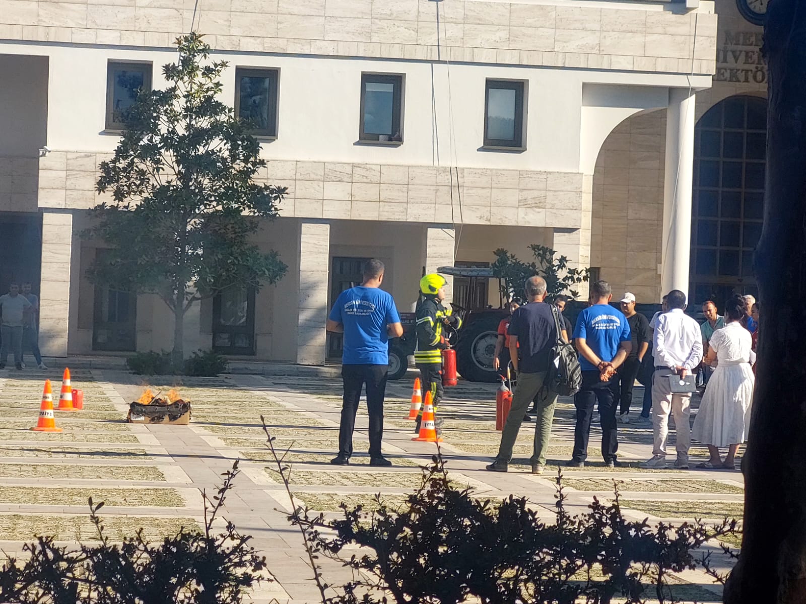 Mersin Üniversitesi’nde İtfaiyeden Yangın Tatbikatı Eğitimi (1)