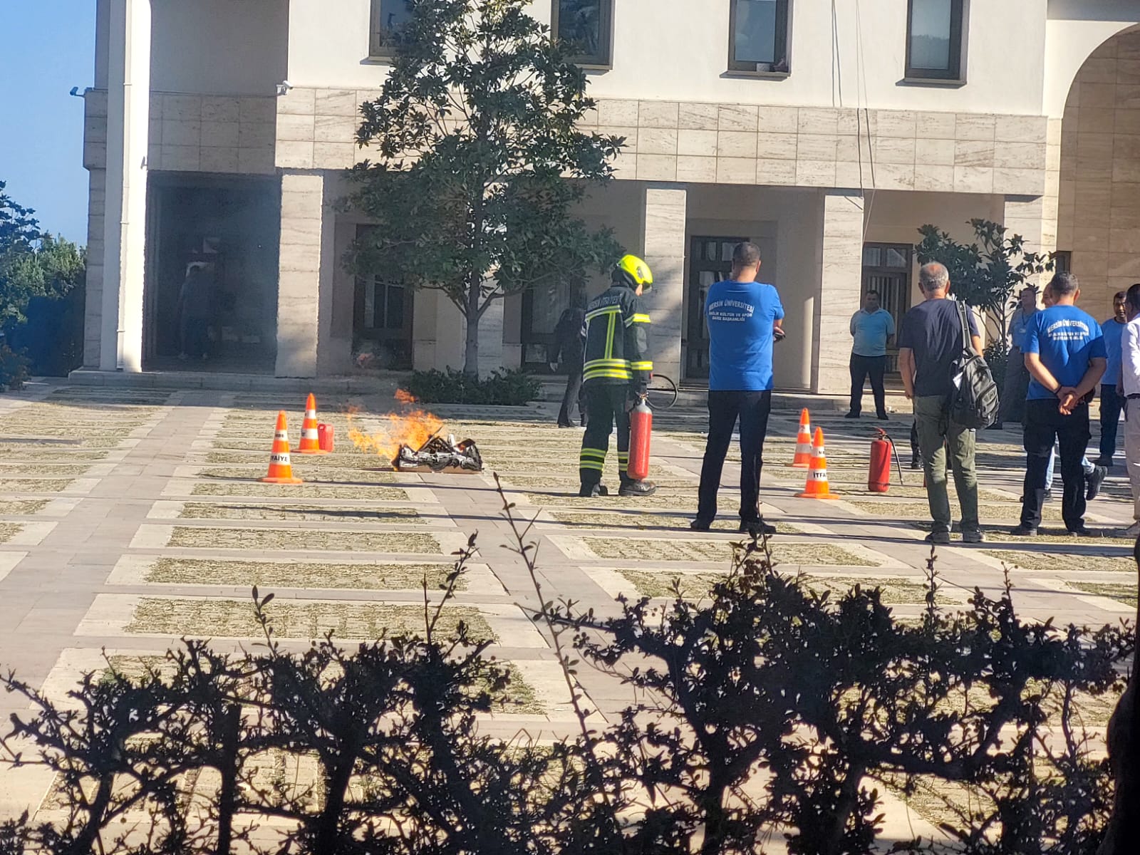 Mersin Üniversitesi’nde İtfaiyeden Yangın Tatbikatı Eğitimi (2)