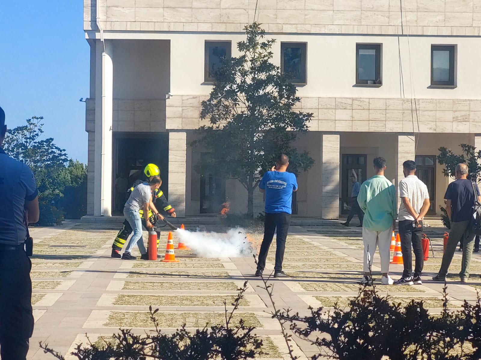 Mersin Üniversitesi’nde İtfaiyeden Yangın Tatbikatı Eğitimi (3)