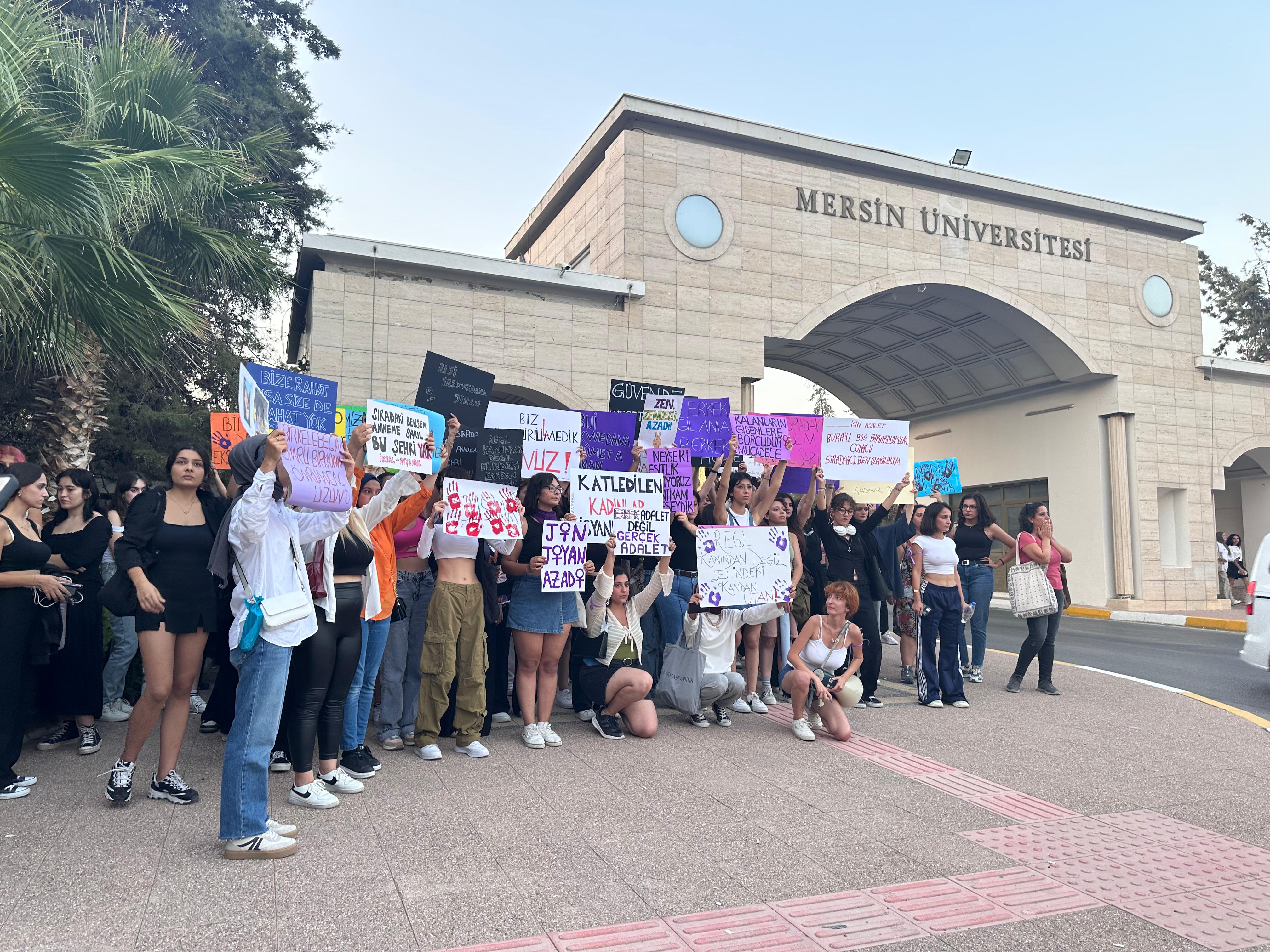 Mersin Üniversitesi'nde Kadın Cinayetlerine Karşı Tepki (1)