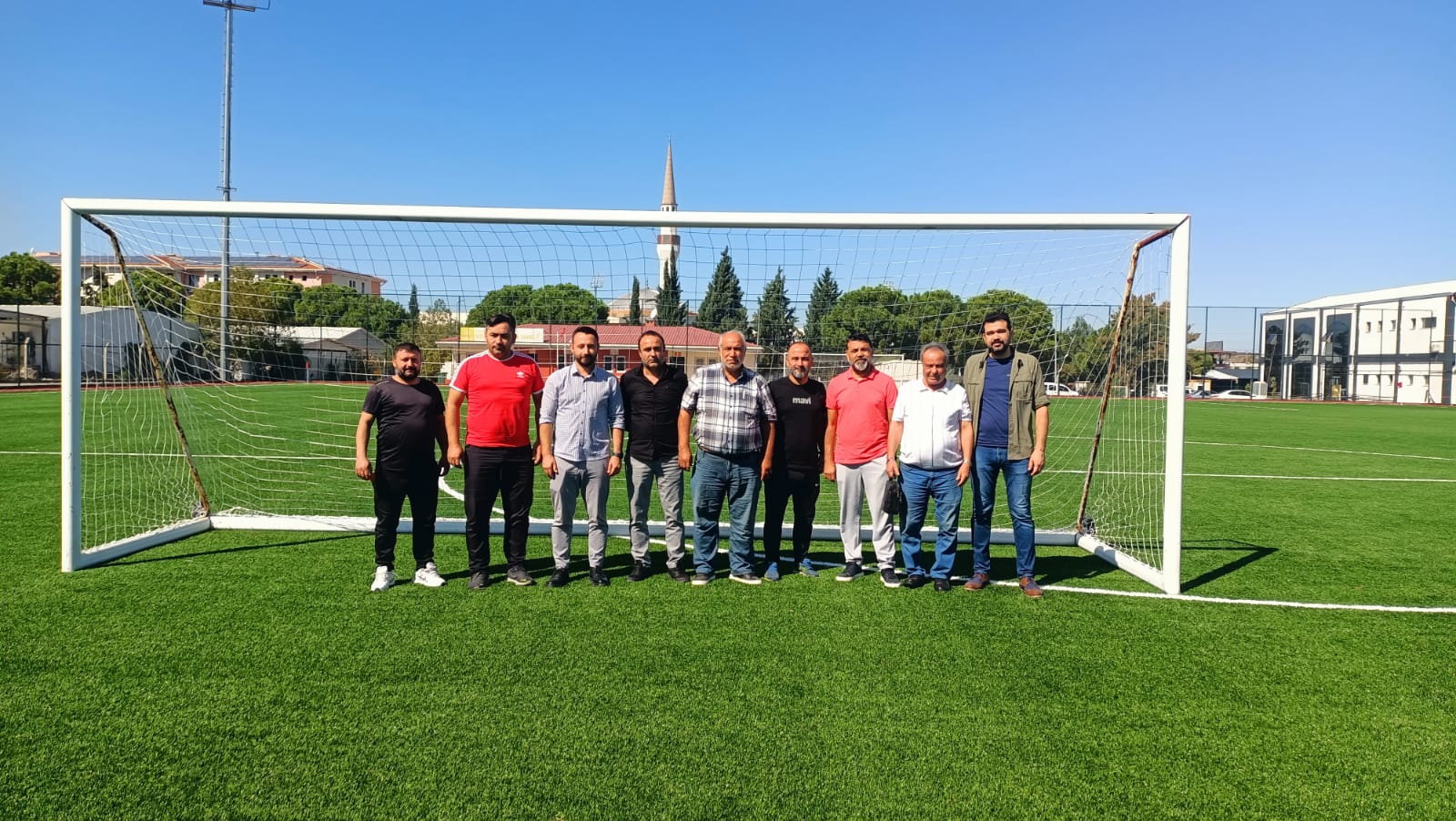 Osmani̇ye'de Yeni̇lenen Senteti̇k Saha Futbola Hazir (6)