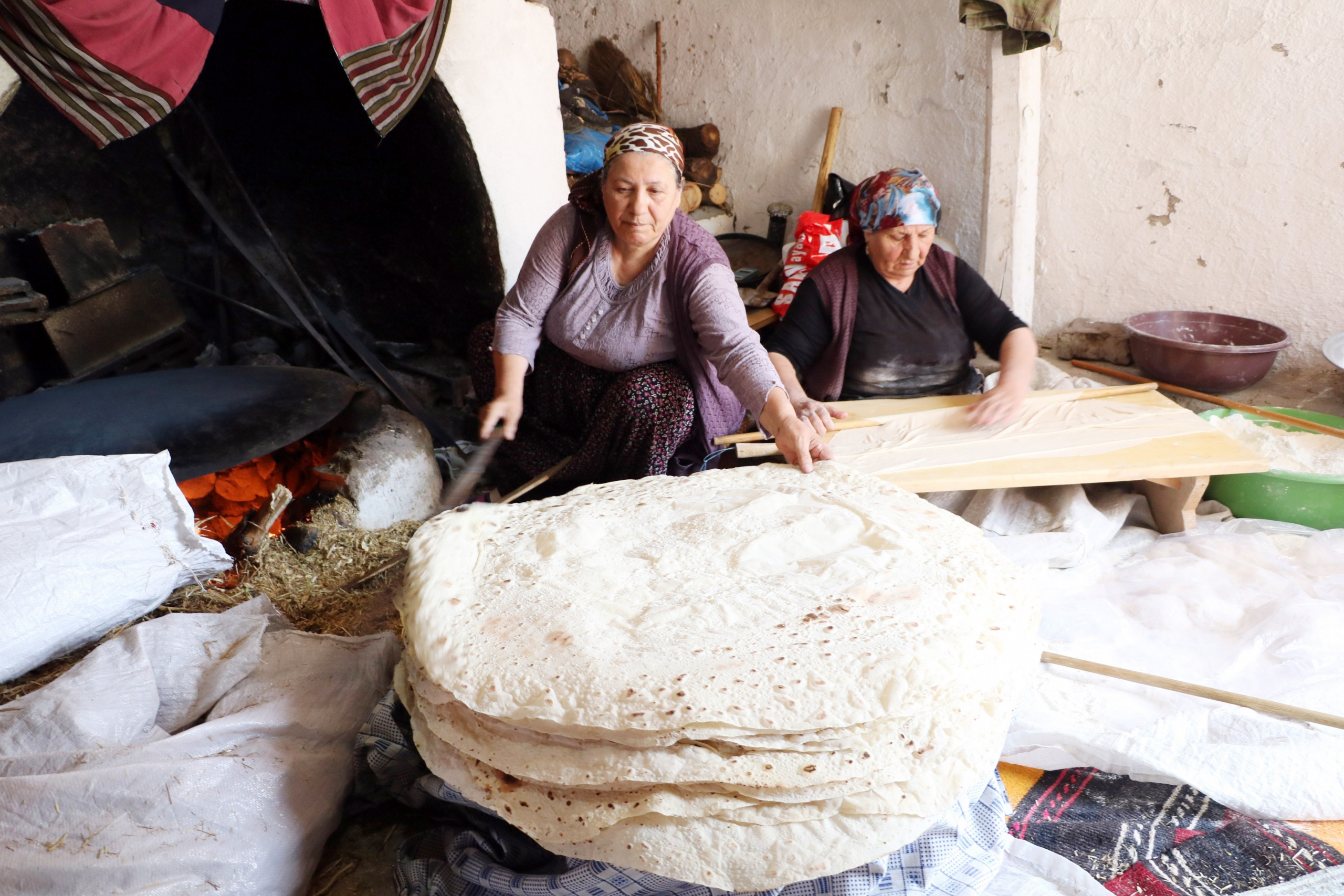 Osmaniyeli Kadınlar, Yufka Ekmek Geleneğini Yaşatıyor (5)