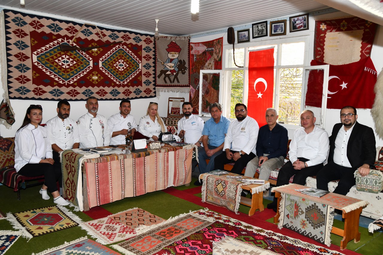 Ünlü Şefler Çukurova’nin Efesi̇ Kastabala Anti̇k Kenti̇ İle Karatepe Ki̇li̇m Dokuma Kooperati̇fi̇ni̇ Gezdi̇ (8)