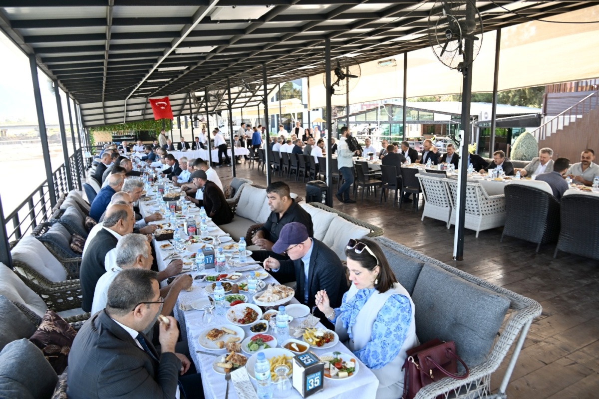 Vali Dr. Erdinç Yılmaz, Muhtarlar Günü'nde Köy Ve Mahalle Muhtarlarıyla Bir Araya Geldi (2)