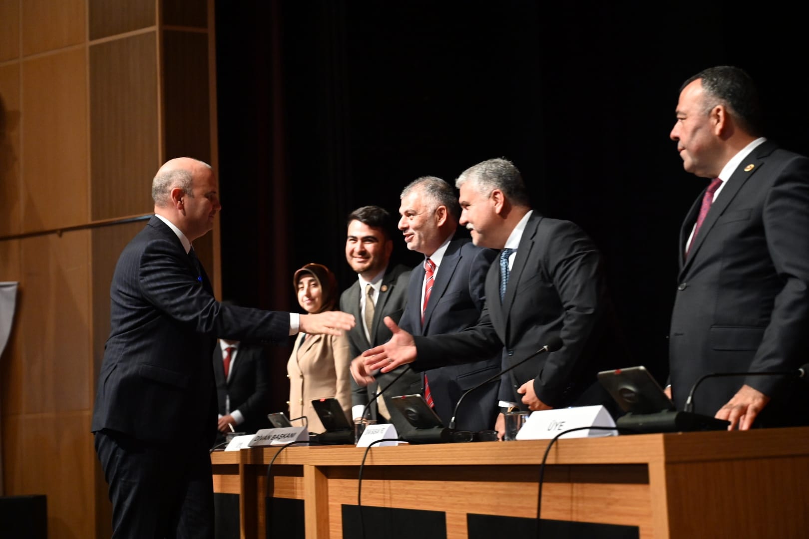 Ak Parti Kadirli İlçe Teşkilatı 8. Olağan Kongresi Tamamlandı Yeni Yönetim Belirlendi (1)