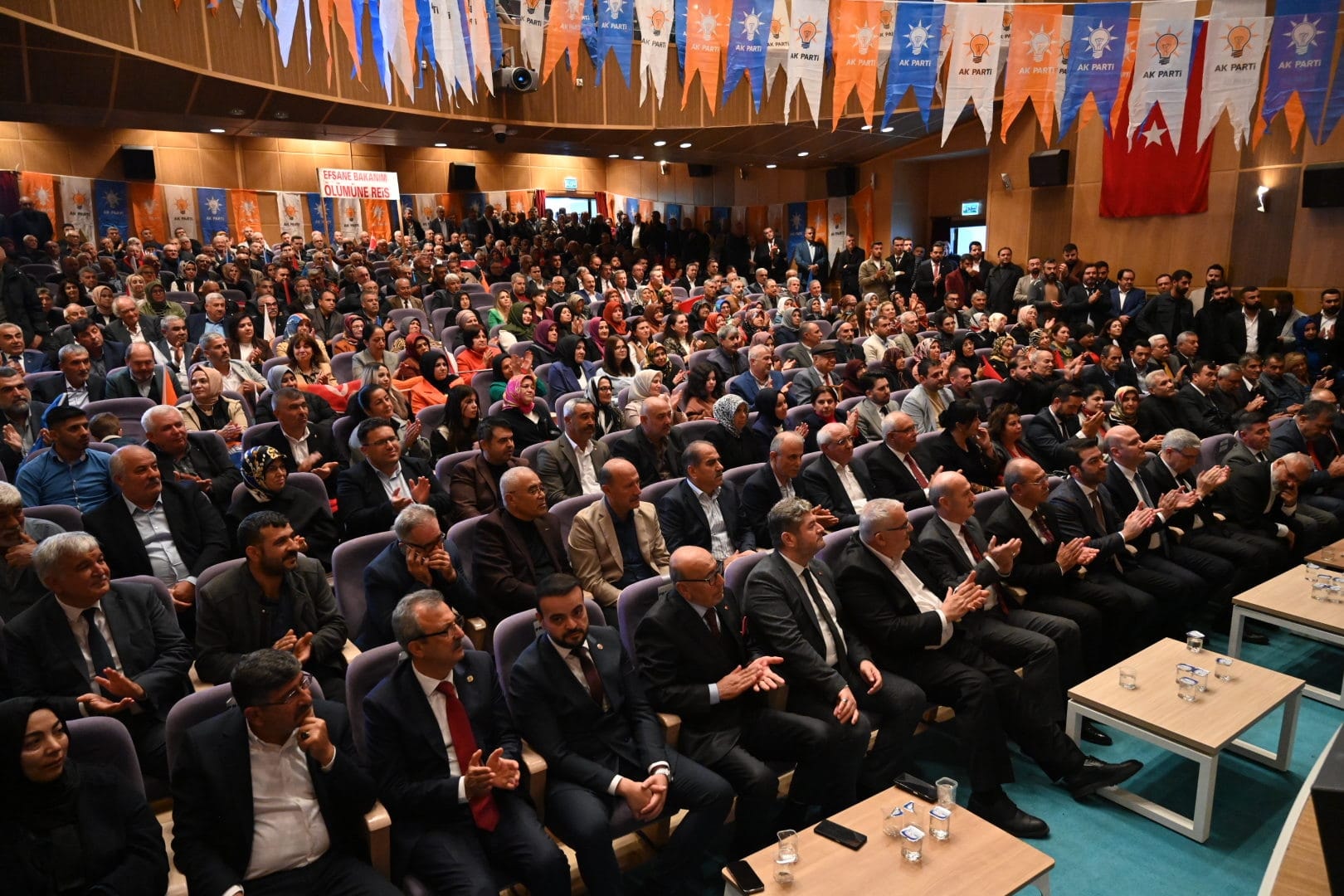 Ak Parti Kadirli İlçe Teşkilatı 8. Olağan Kongresi Tamamlandı Yeni Yönetim Belirlendi (4)