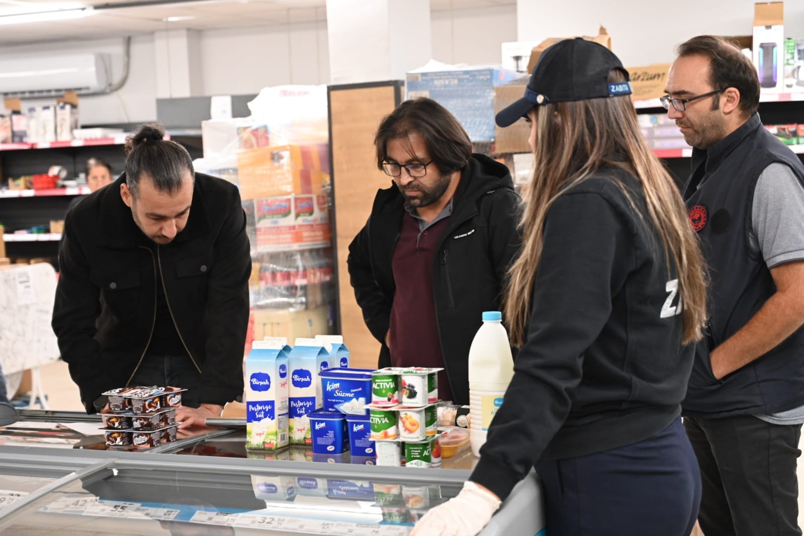 Kadirli Belediyesi Zabıta Ekiplerinden Market Denetimi 7 İşyerine Ceza Uygulandı (5)