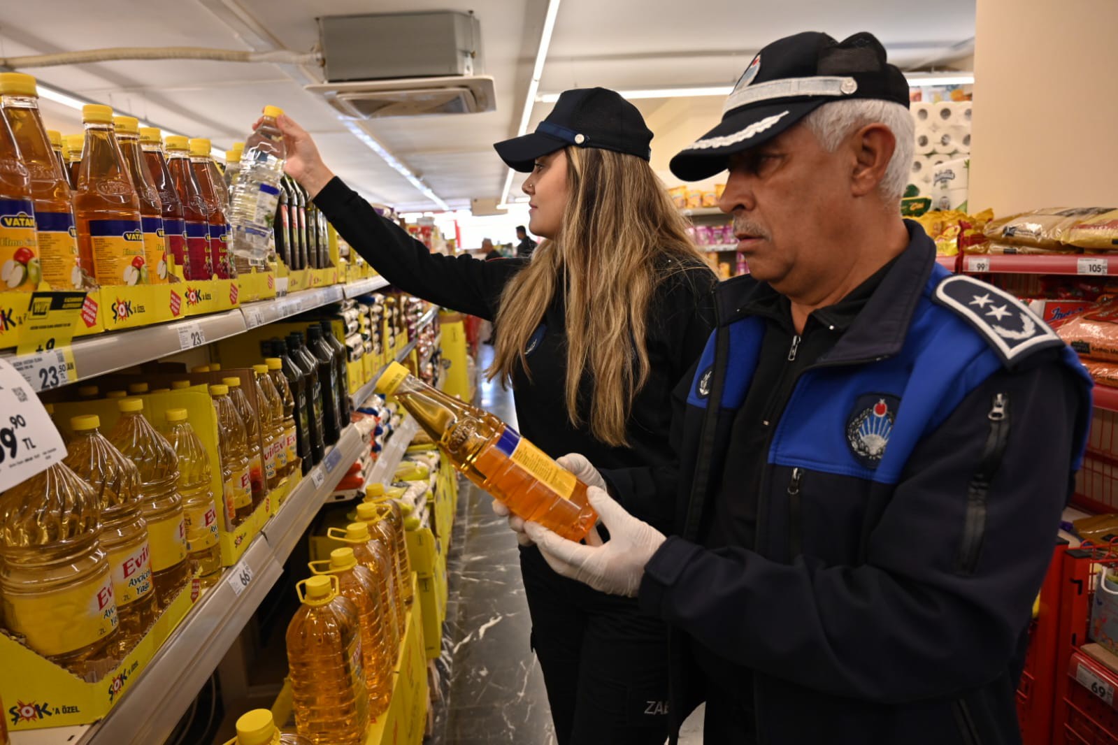 Kadirli'de Marketlere Sıkı Denetim Usulsüzlüklere Uyarı Ve Ceza (2)