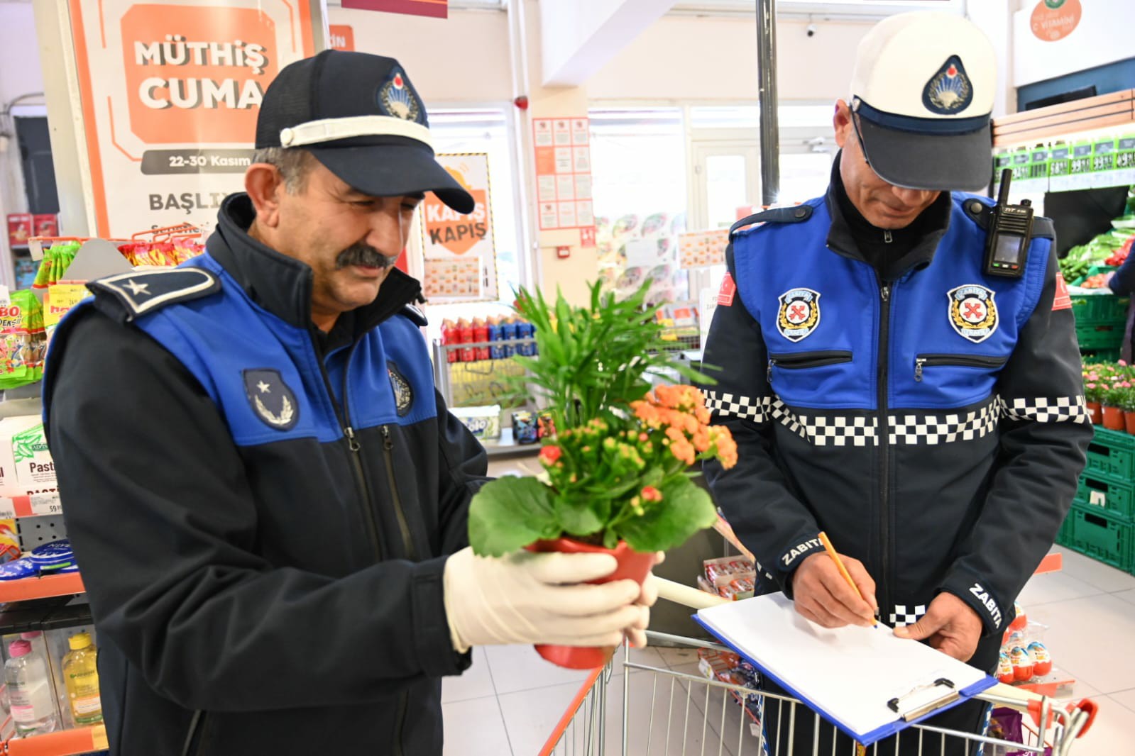 Kadirli'de Marketlere Sıkı Denetim Usulsüzlüklere Uyarı Ve Ceza (3)