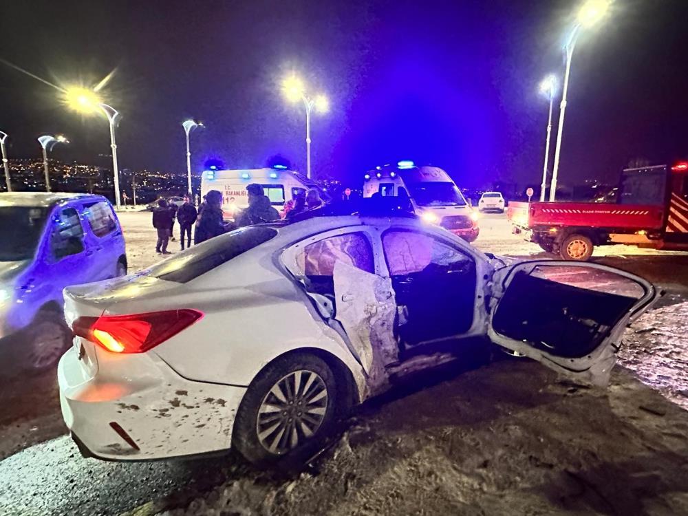 Elazığ'da Acı Tablo Trafik Kazasında Genç Kadın Hayatını Kaybetti! (2)