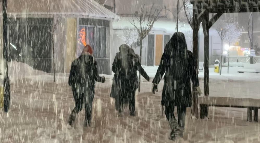 Hakkari’de Yoğun Kar Yağışı Eğitime 1 Gün Ara Verildi