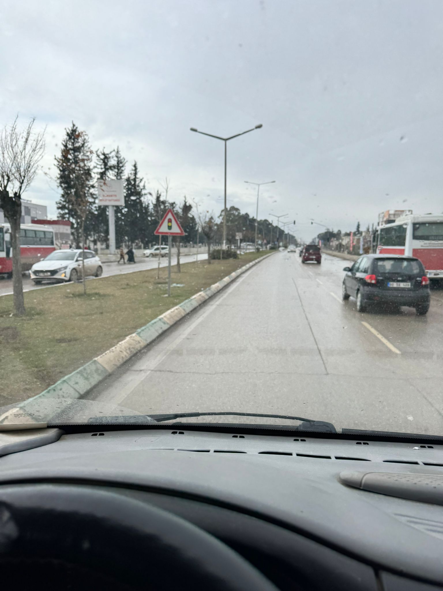 Osmaniye Devlet Hastanesi Önü Tehlike Saçıyor! (2)