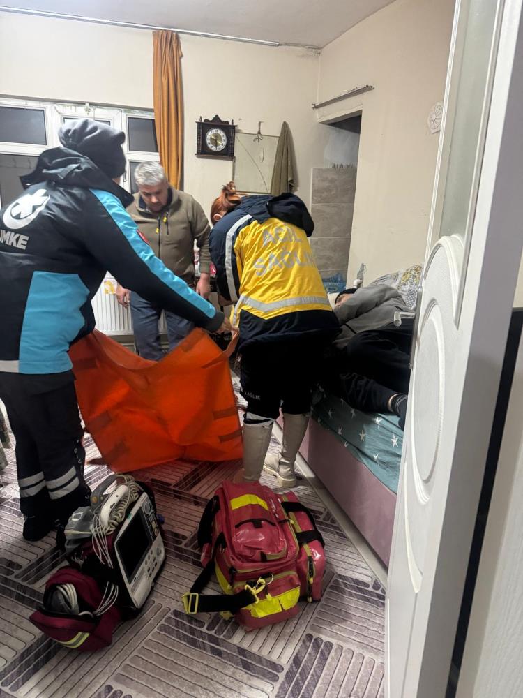Zonguldak'ta Umke, Kar Engeline Rağmen Yaşlı Hastaya Ulaştı (2)
