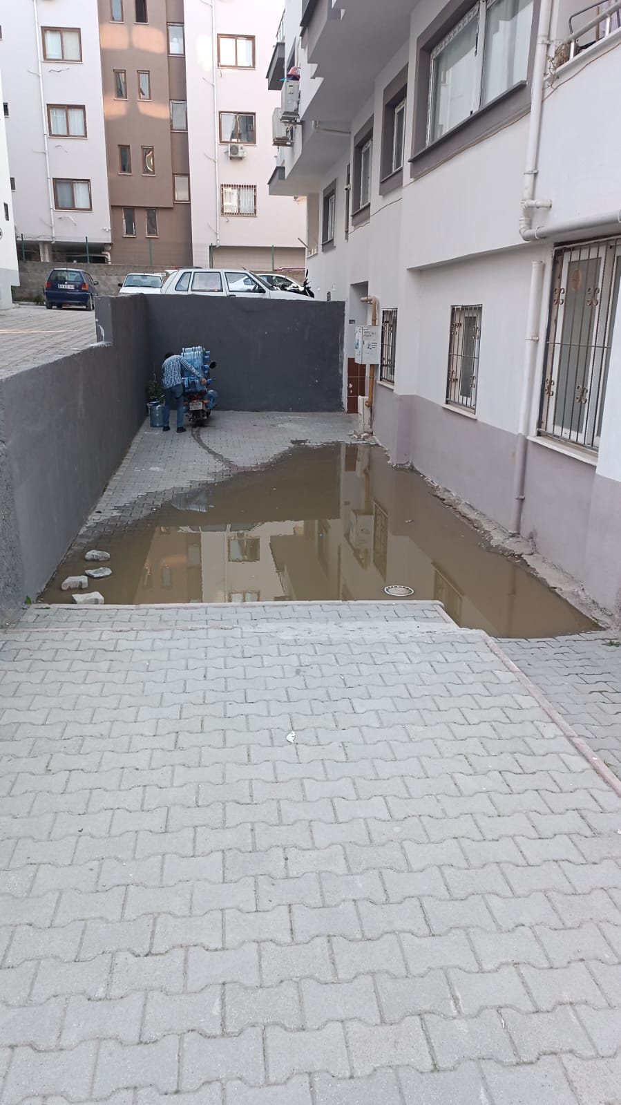 Fakuşağı Mahallesi’nde Kanalizasyon Sorunu Çözülmeyi Bekliyor (2)