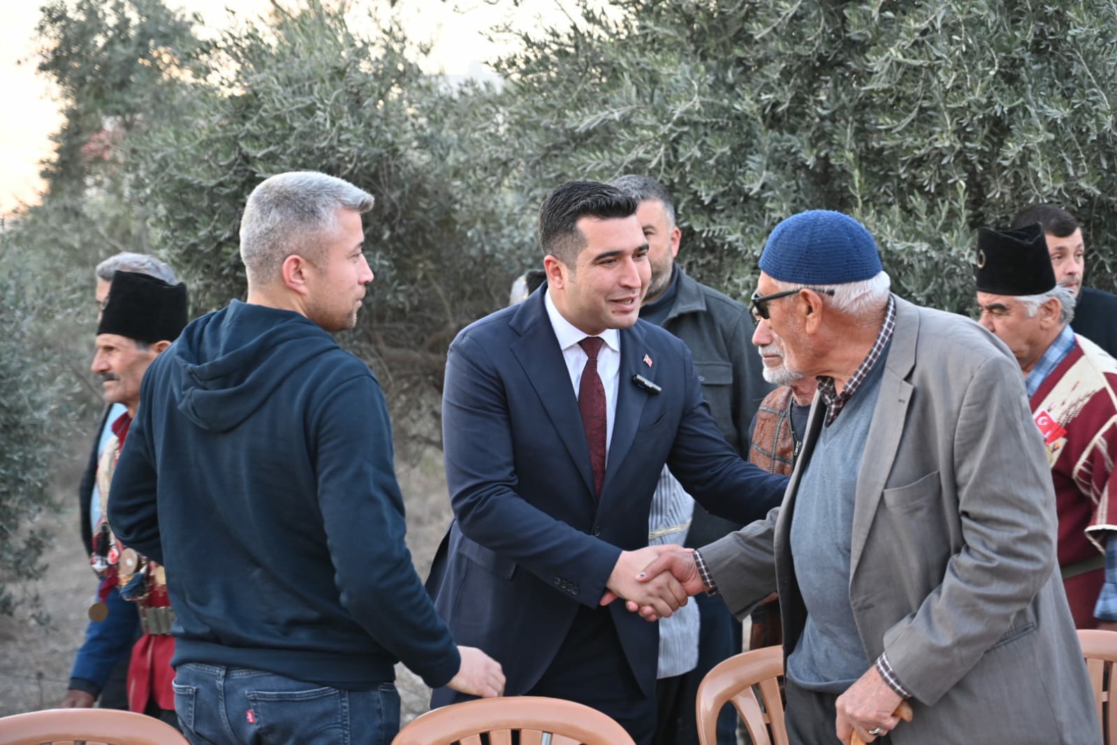 Kadirli'de Cengiz Topel Mahallesi’nde Gönül Sofrası Kuruldu (1)