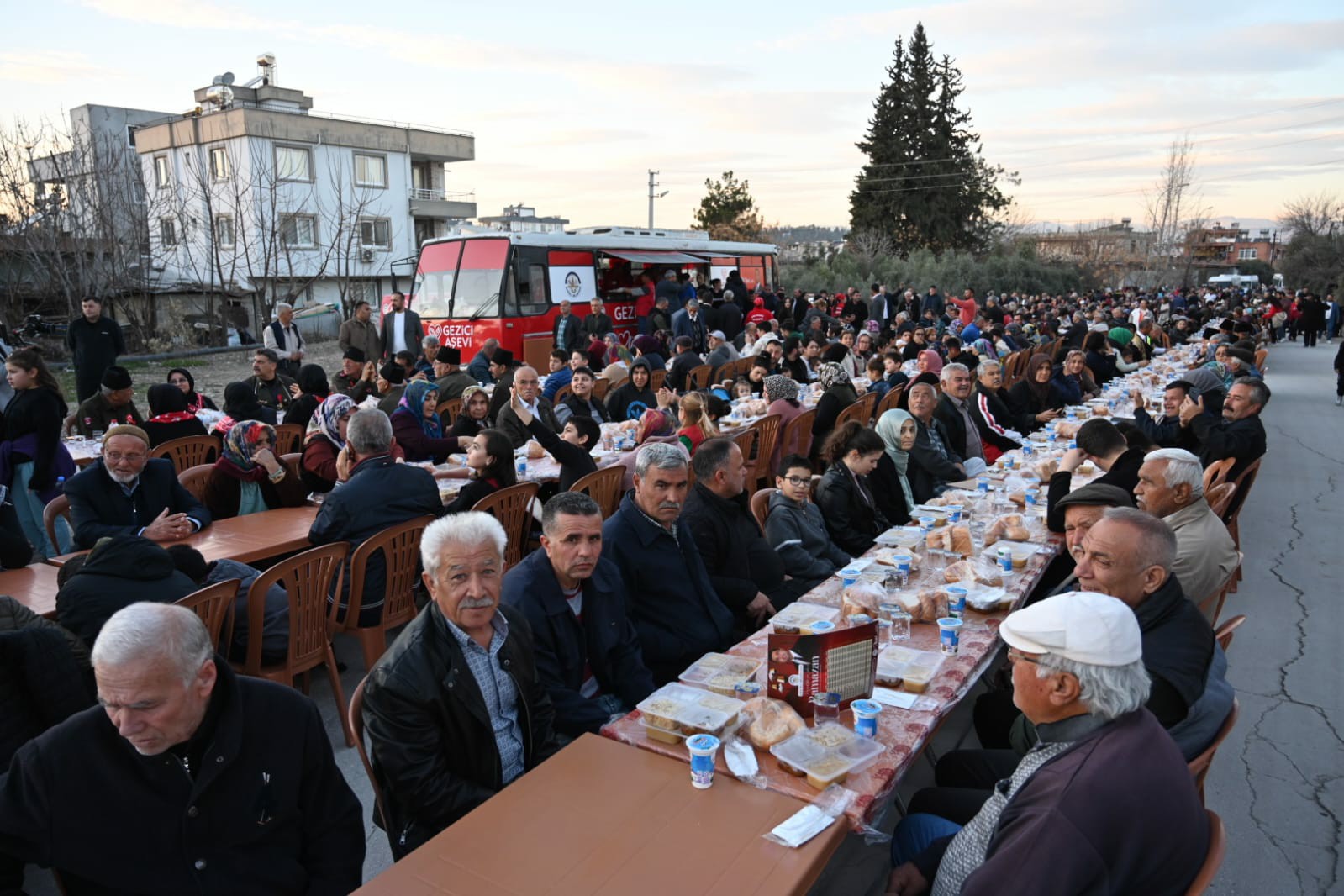 Kadirli'de Cengiz Topel Mahallesi’nde Gönül Sofrası Kuruldu (10)