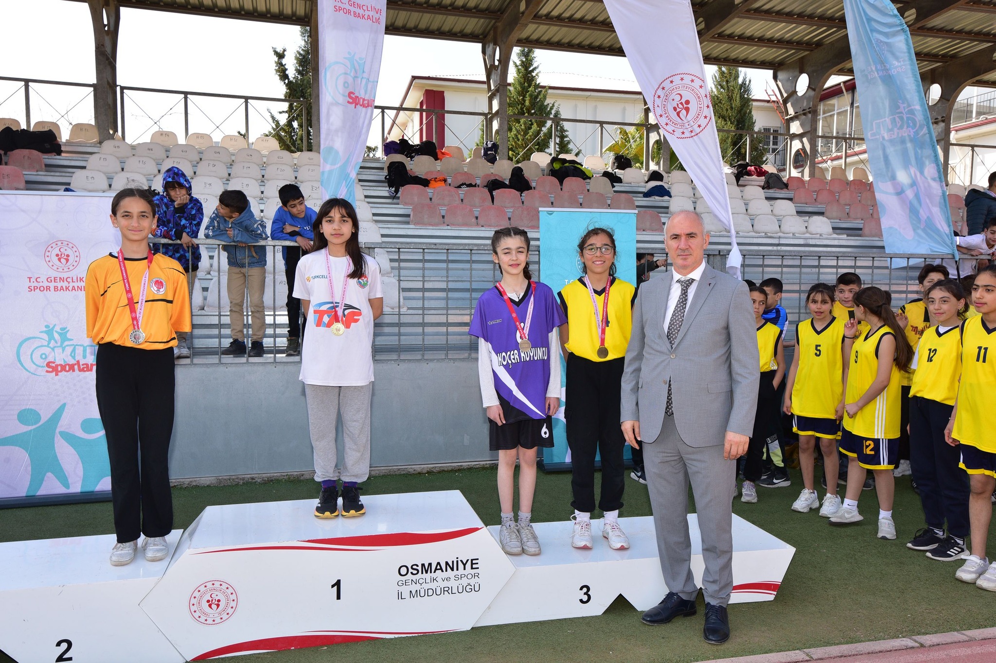 Osmaniye’de Genç Atletler Kıyasıya Yarıştı (1)