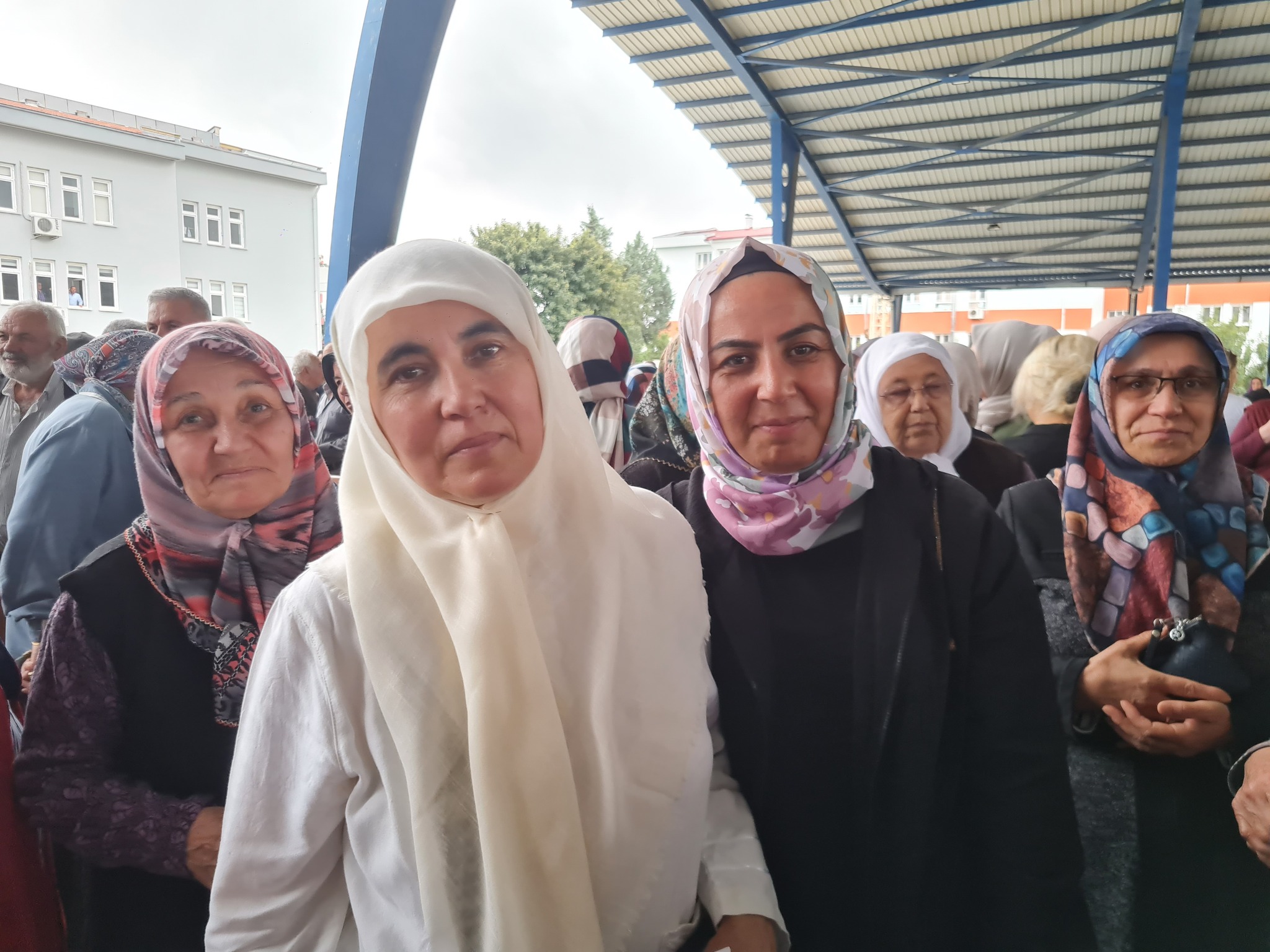 Kadirli’de Hacı Adayları Gözyaşlarıyla Uğurlandı (10)