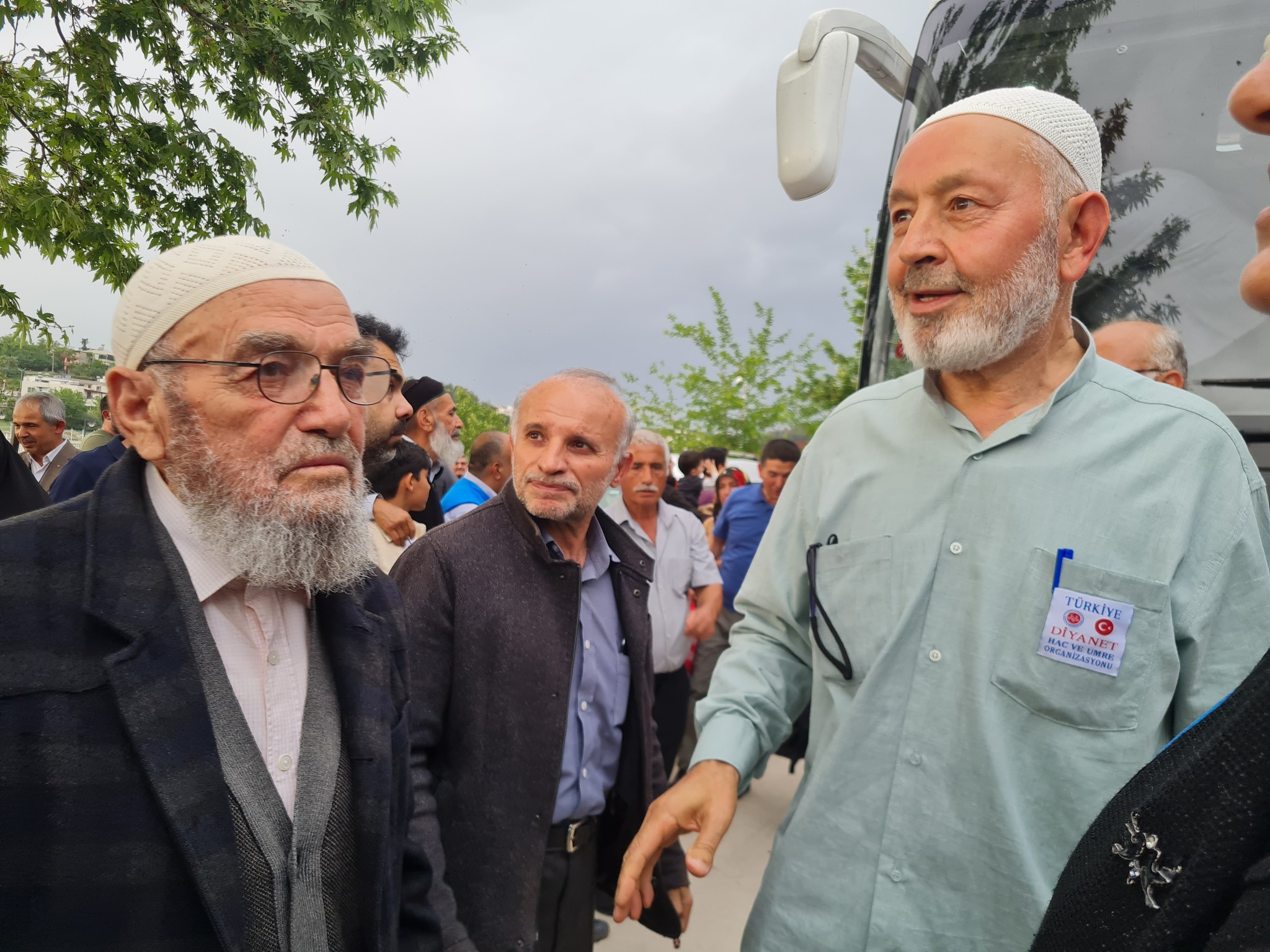 Kadirli’de Hacı Adayları Gözyaşlarıyla Uğurlandı (11)