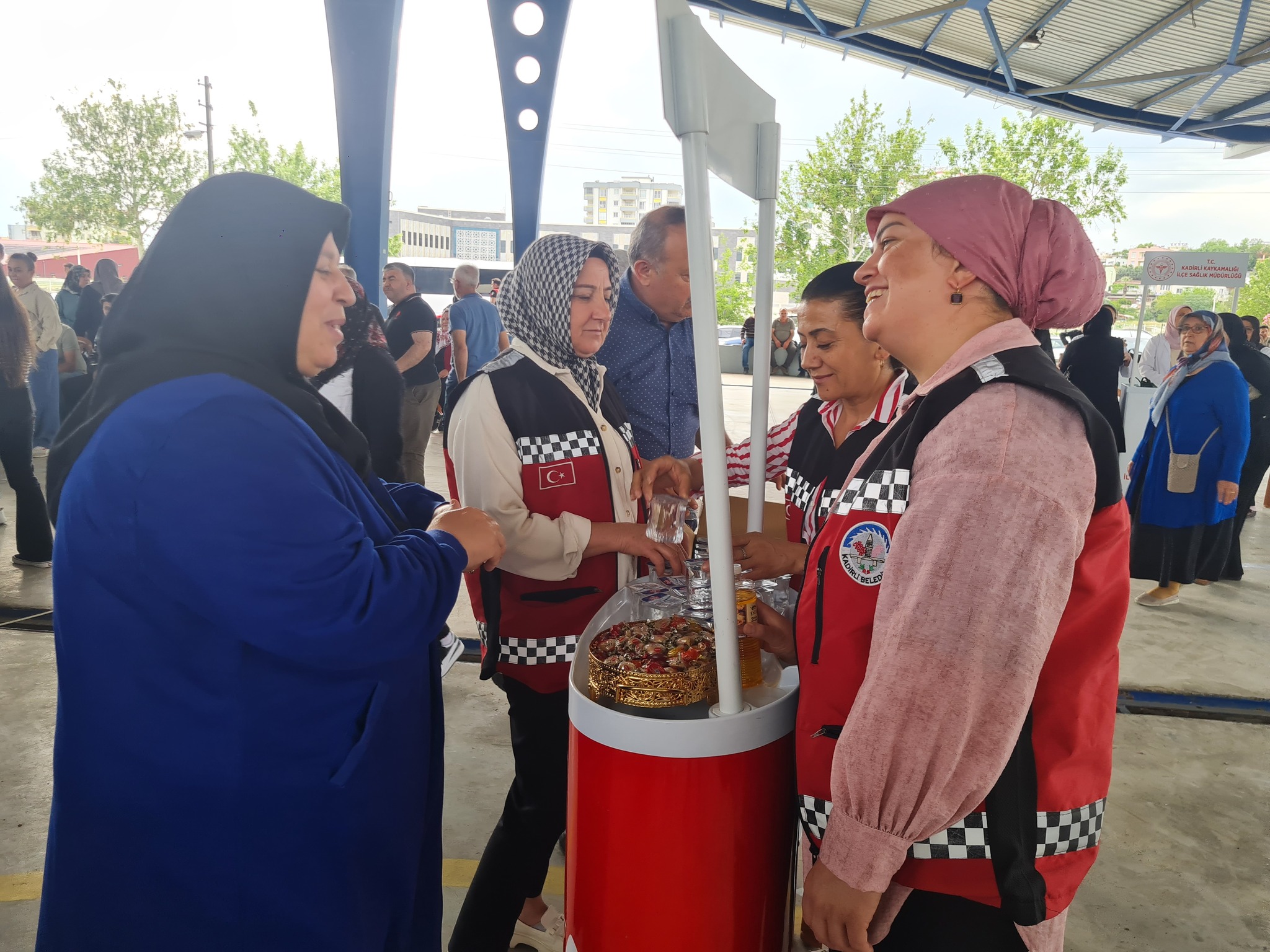 Kadirli’de Hacı Adayları Gözyaşlarıyla Uğurlandı (15)