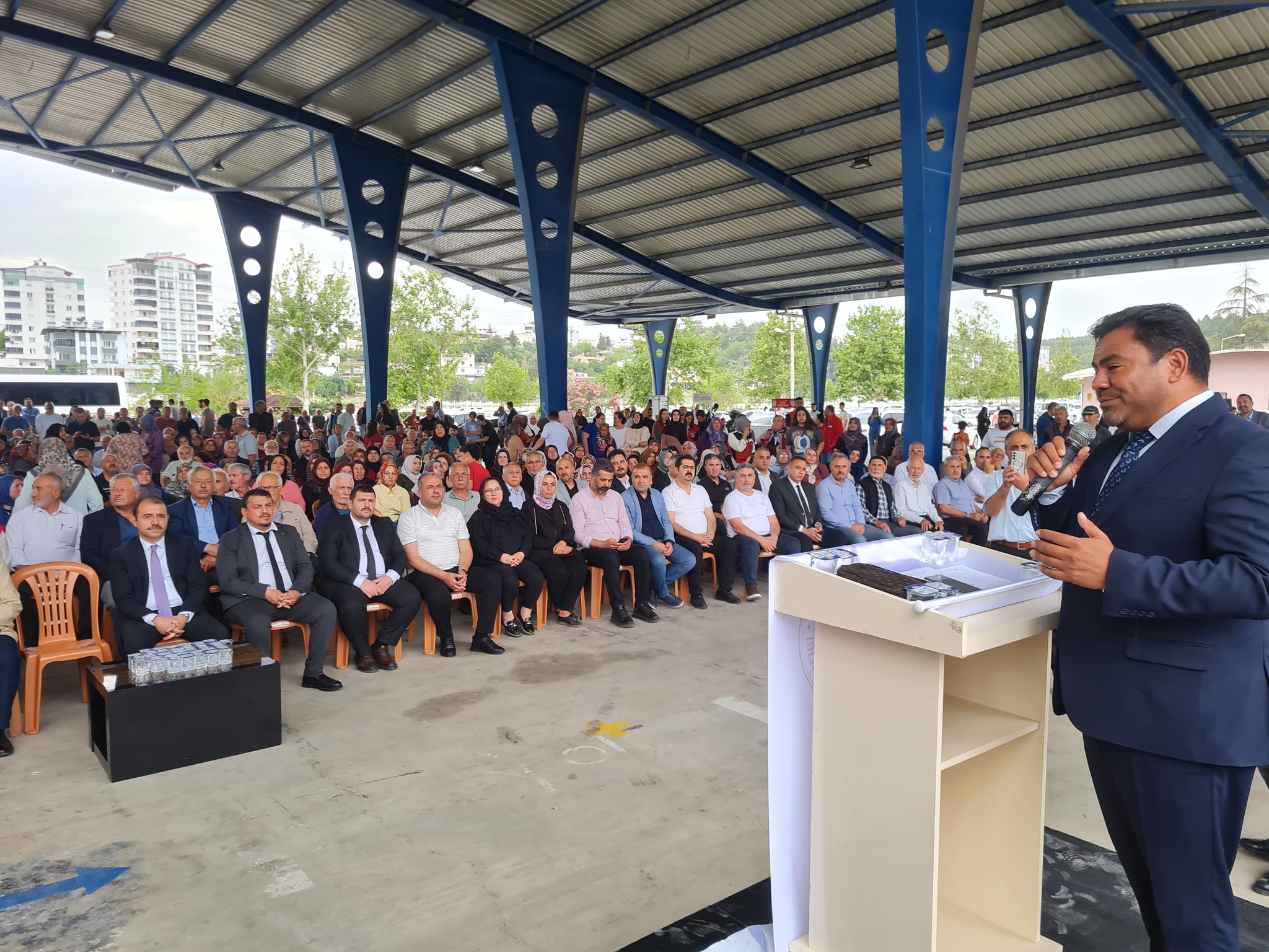 Kadirli’de Hacı Adayları Gözyaşlarıyla Uğurlandı (17)