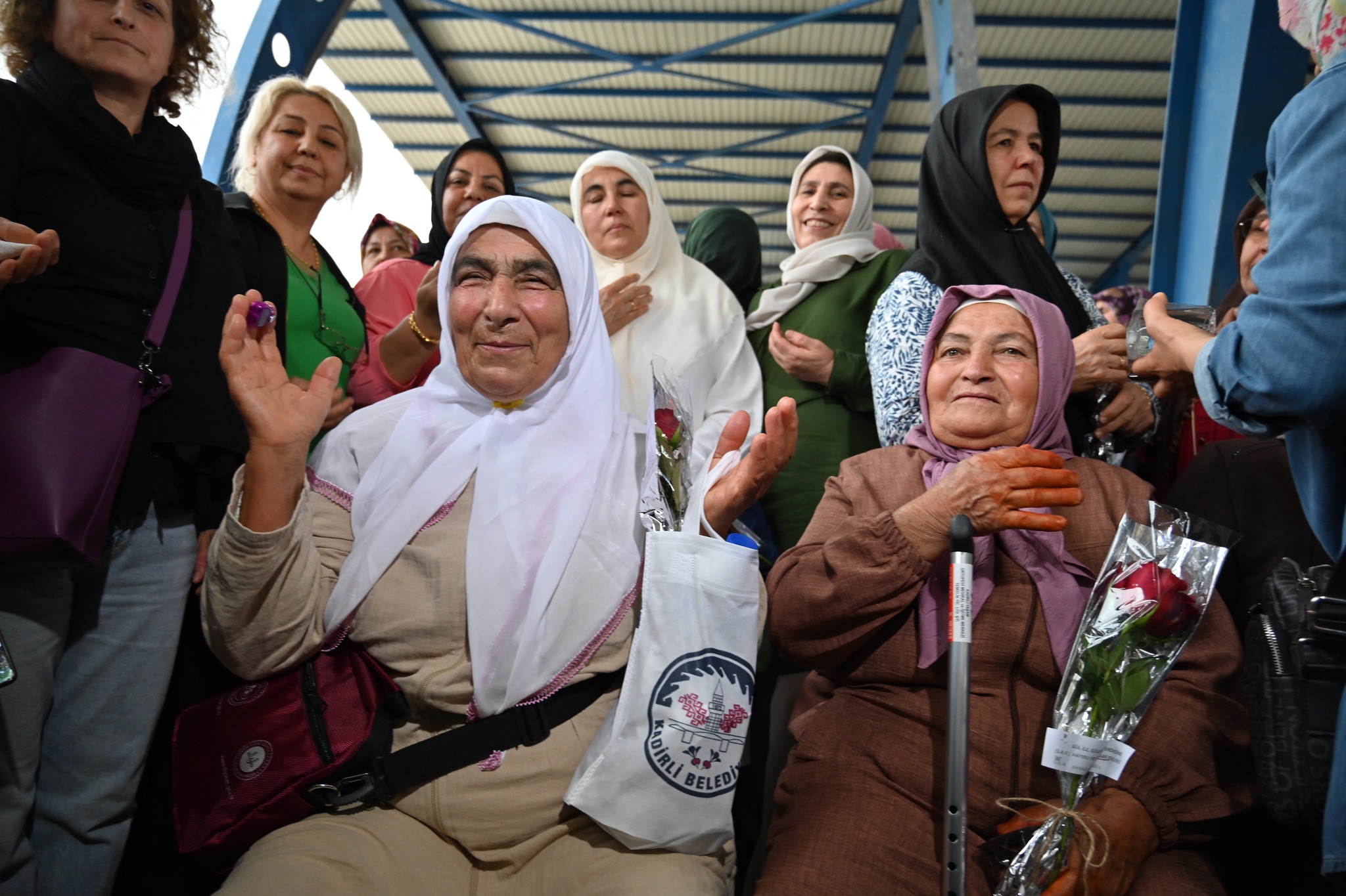 Kadirli’de Hacı Adayları Gözyaşlarıyla Uğurlandı (19)