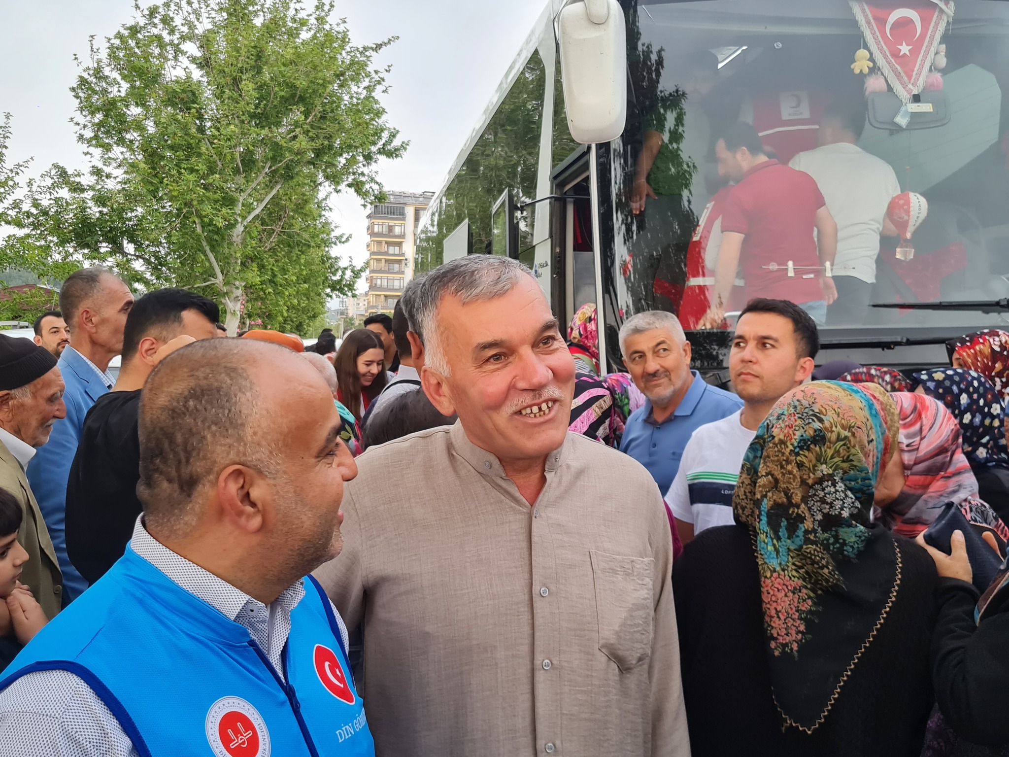 Kadirli’de Hacı Adayları Gözyaşlarıyla Uğurlandı (21)
