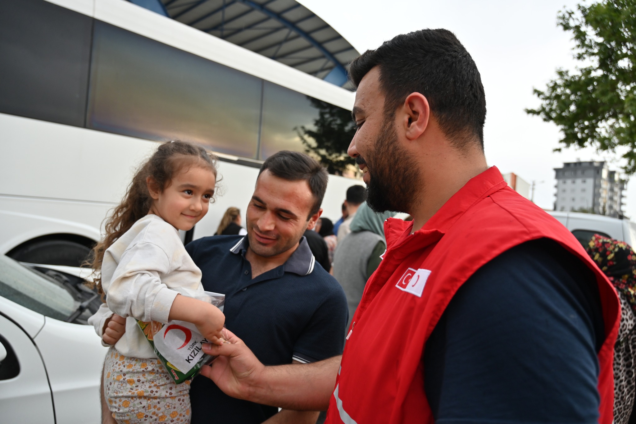 Kadirli’de Hacı Adayları Gözyaşlarıyla Uğurlandı (22)