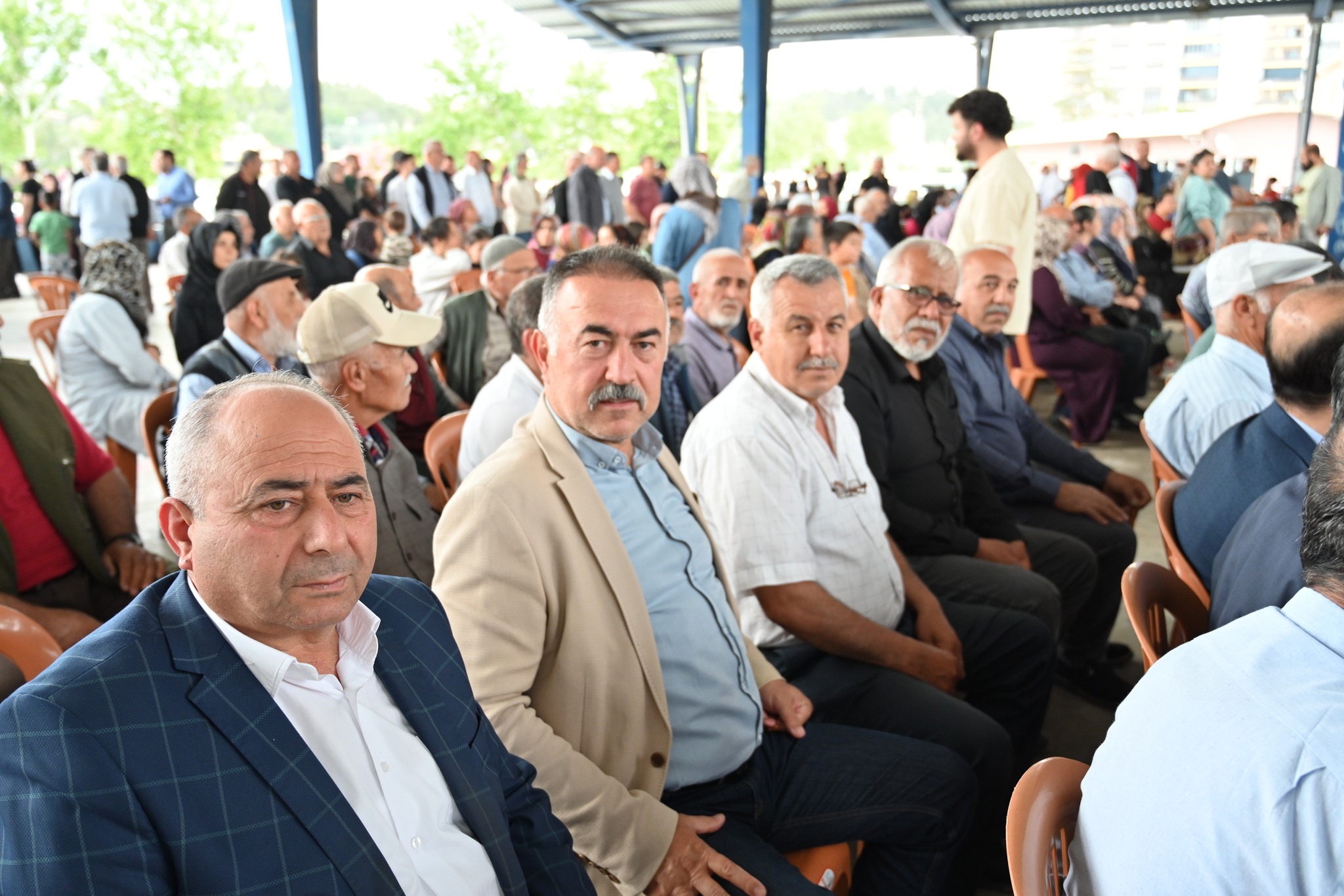 Kadirli’de Hacı Adayları Gözyaşlarıyla Uğurlandı (4)