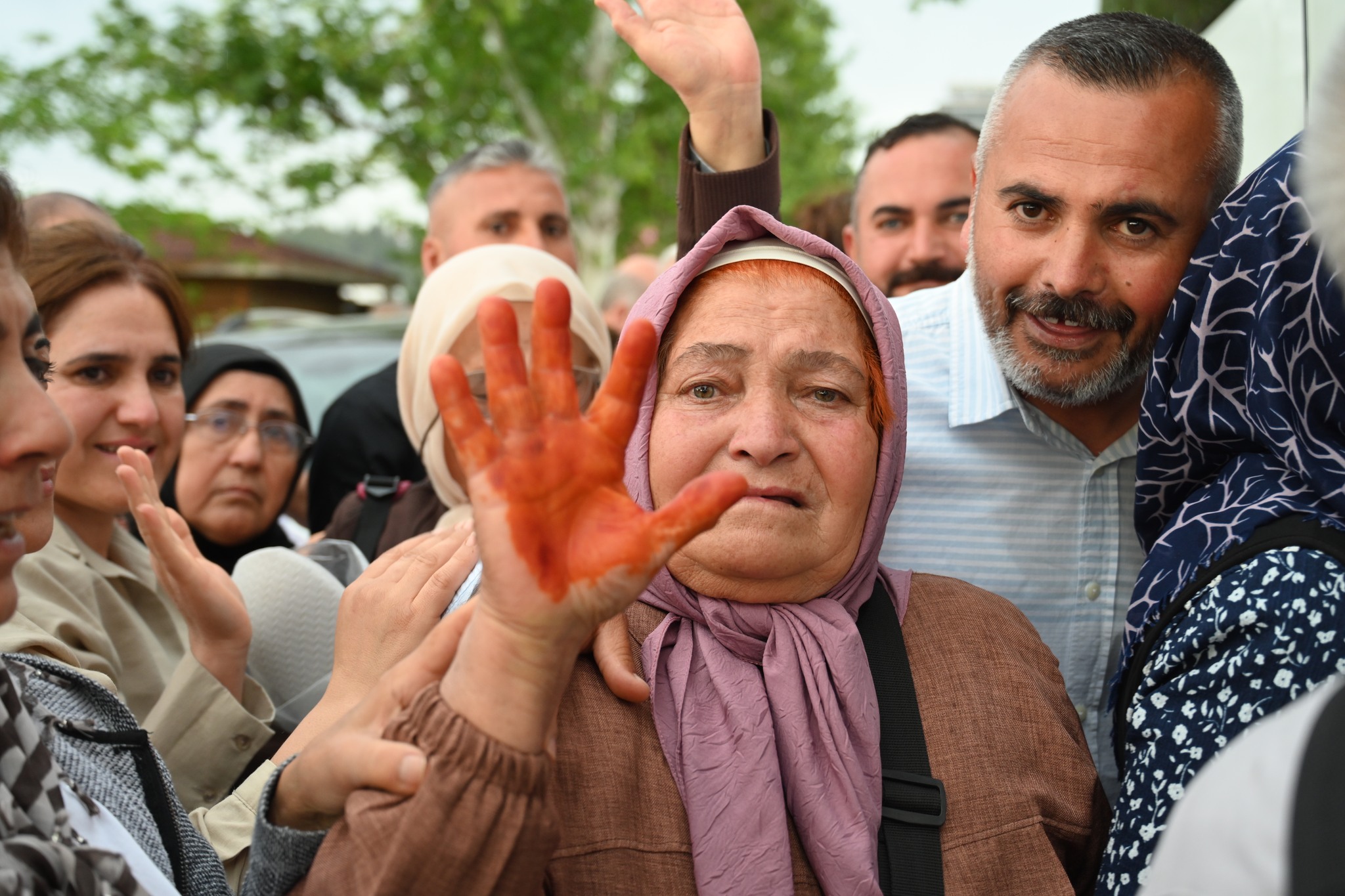Kadirli’de Hacı Adayları Gözyaşlarıyla Uğurlandı (7)