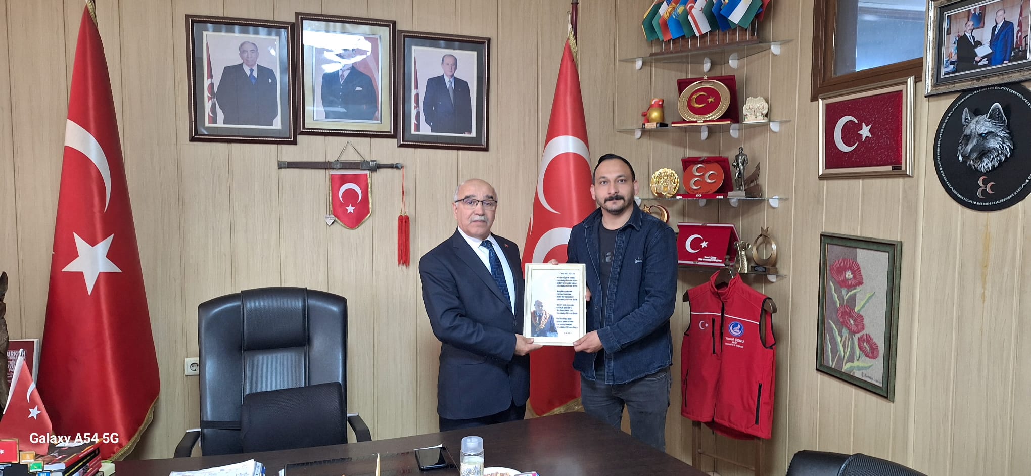 Mhp Belde Başkanı Canlı’nın Şiiri Bahçeli’ye Sunuldu (2)