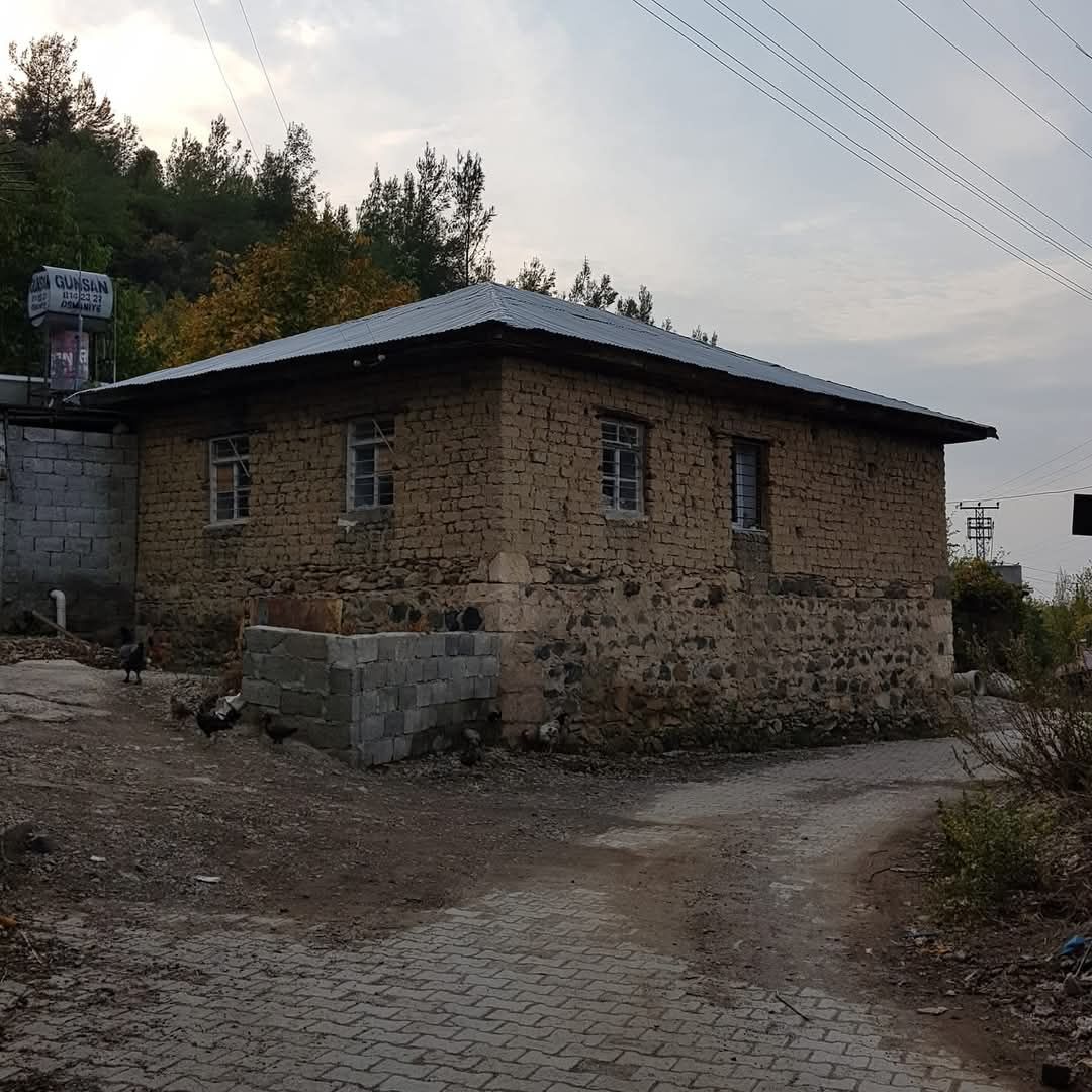 Osmaniye Karacalar’da Zamanı Durduran Kerpiç Ev