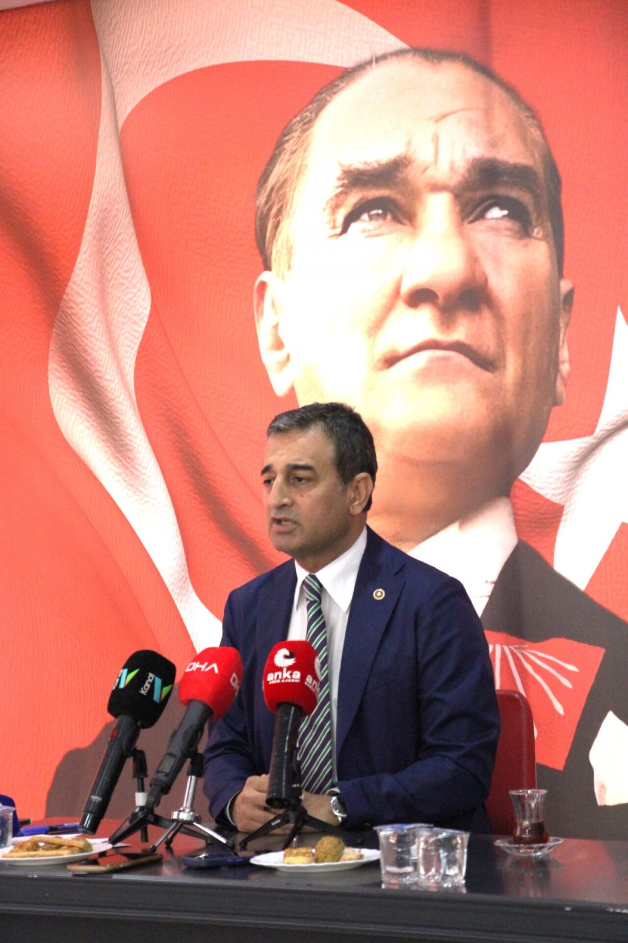Chp'li Başarır Ile Bulut Antalyalıları Mitinge Davet Etti