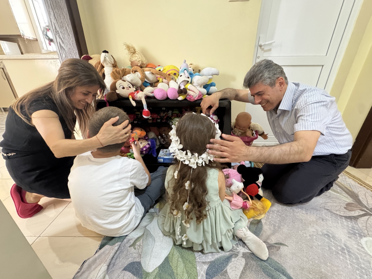 Devlet Himayesindeki Çocukları Konu Alan Diziden Etkilenip Iki Kardeşe Yuva Oldular