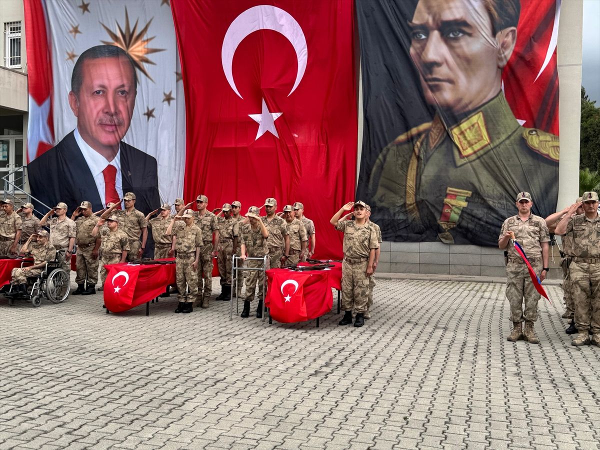 Hatay'da 14 Engelli Genç Üniforma Giyip Bir Günlüğüne Asker Oldu