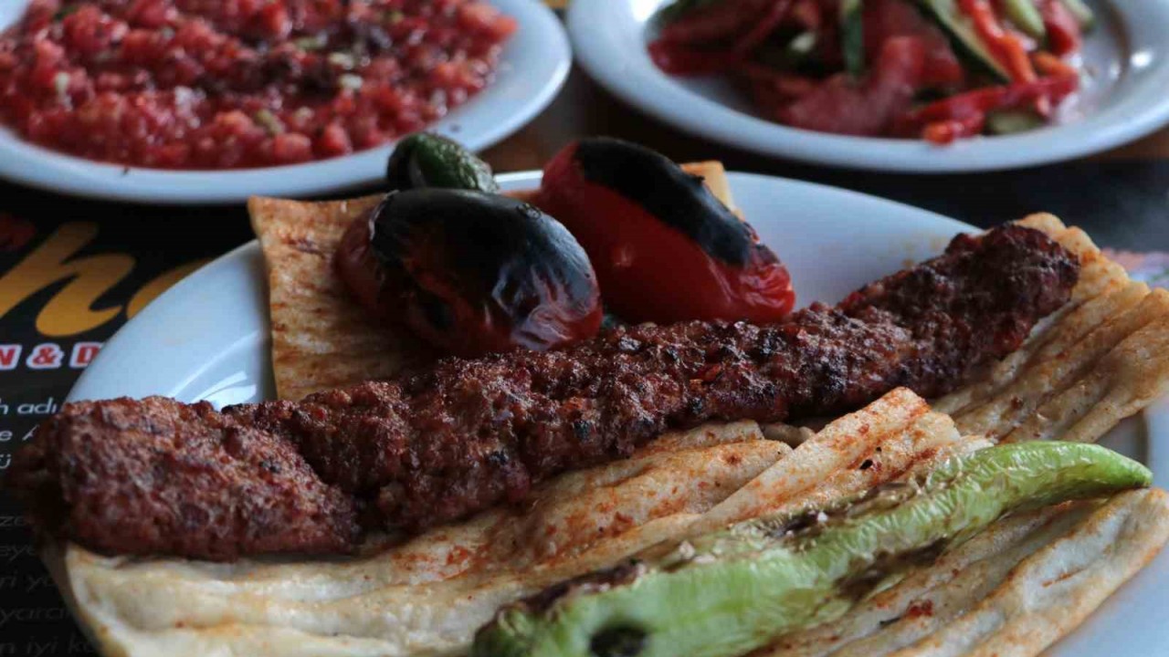 Kebap Konusunda Meydan Okuyanlara Adanalılar Resti Çekti