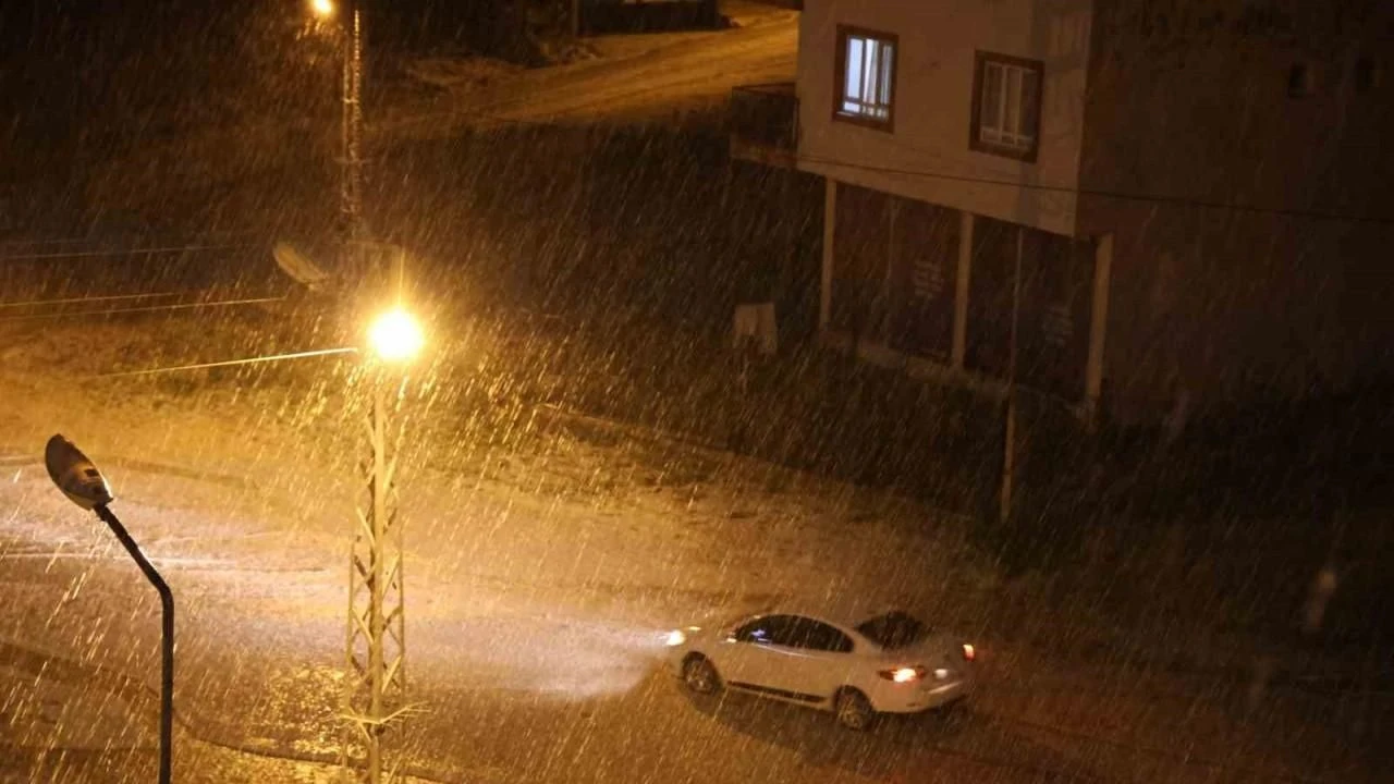 Kozanda Saganak Ve Dolu Etkili Oldu