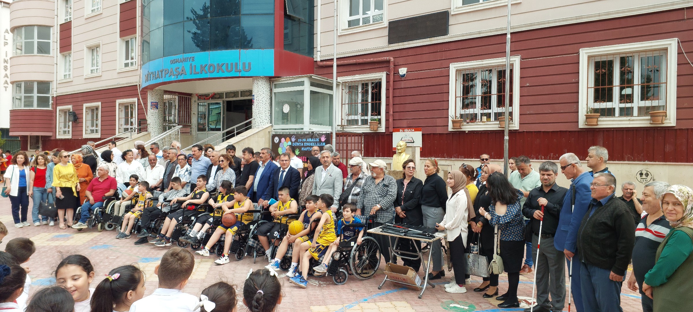 Osmaniyeli Öğrenciler Harçlıklarıyla Engellilere Umut Oldular (2)