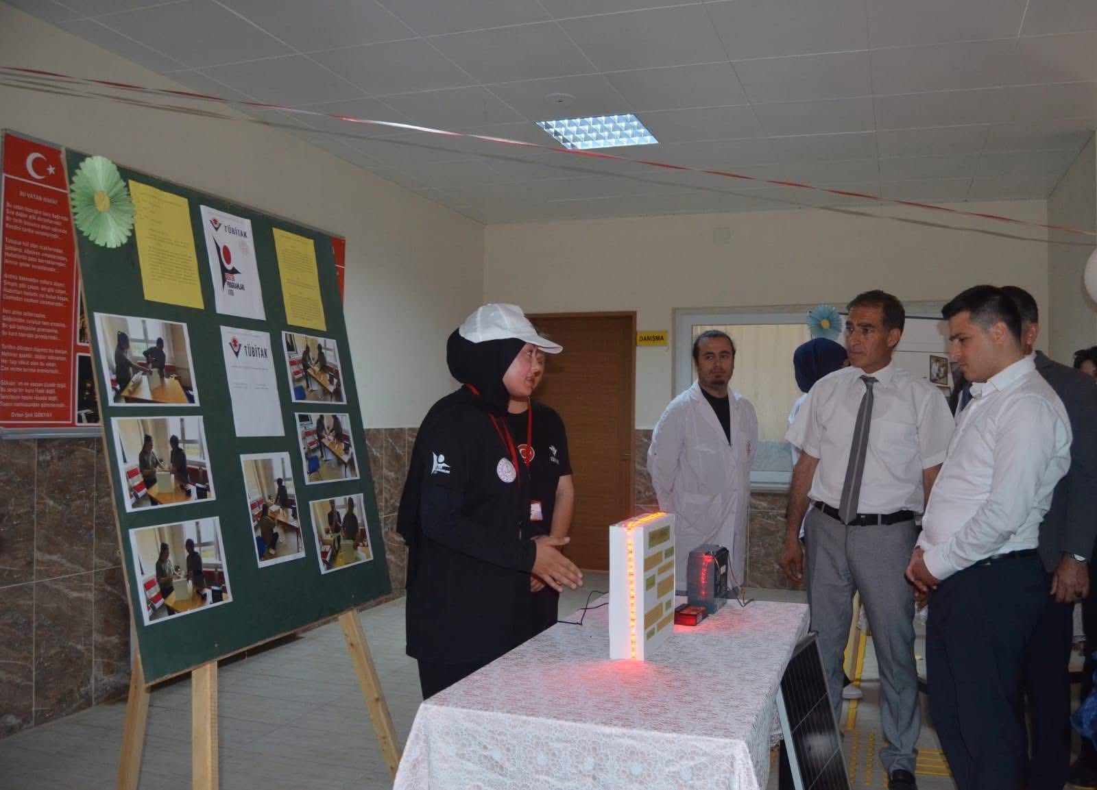 Sumbas’ta Tübi̇tak 4006 Bilim Fuarı İlgi Gördü (2)