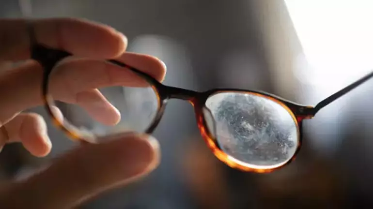 Gözlük Camını Böyle Temizleyin2