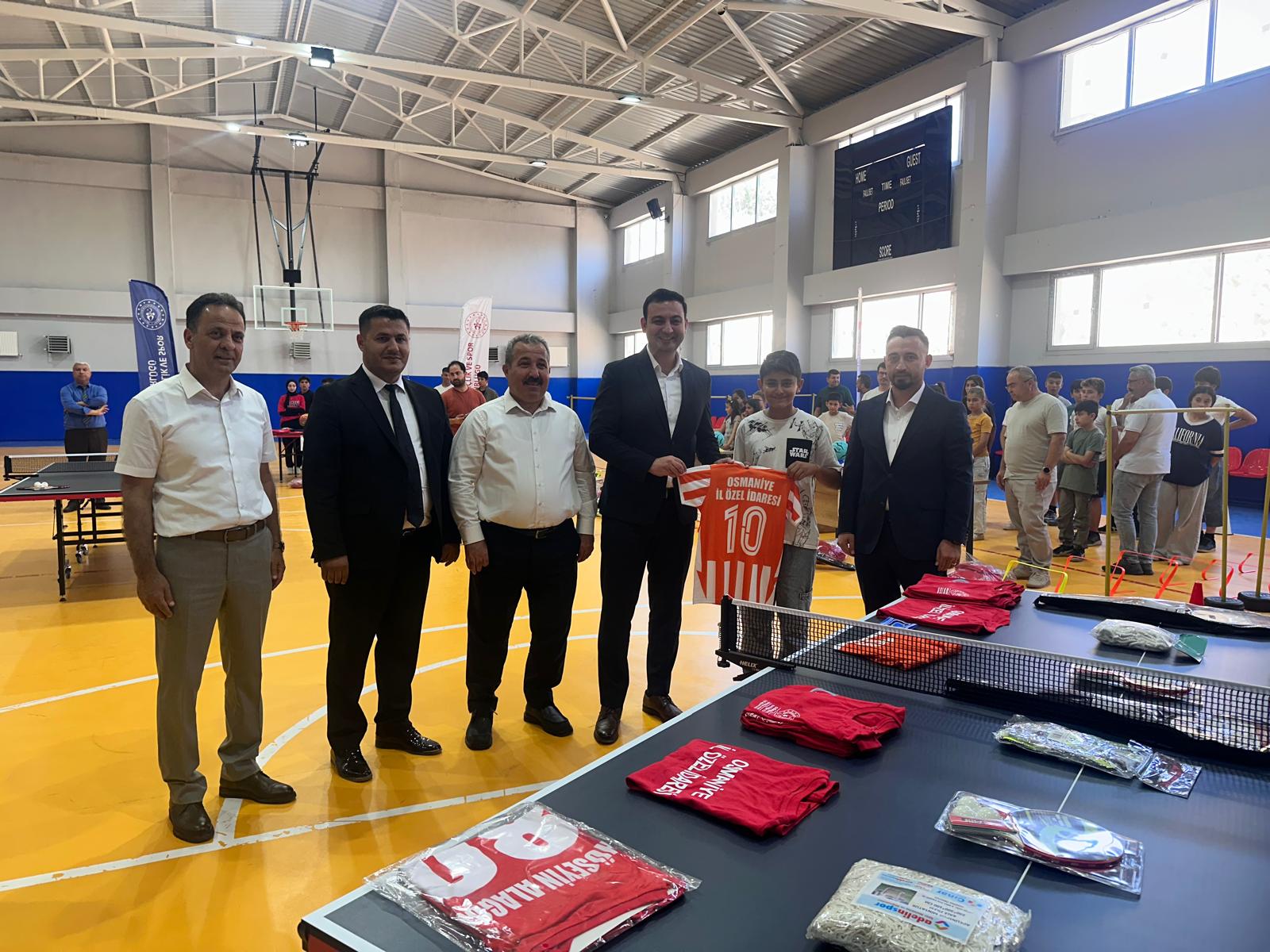 Hasanbeyli’de Öğrencilere Spor Malzemesi Desteği (3)