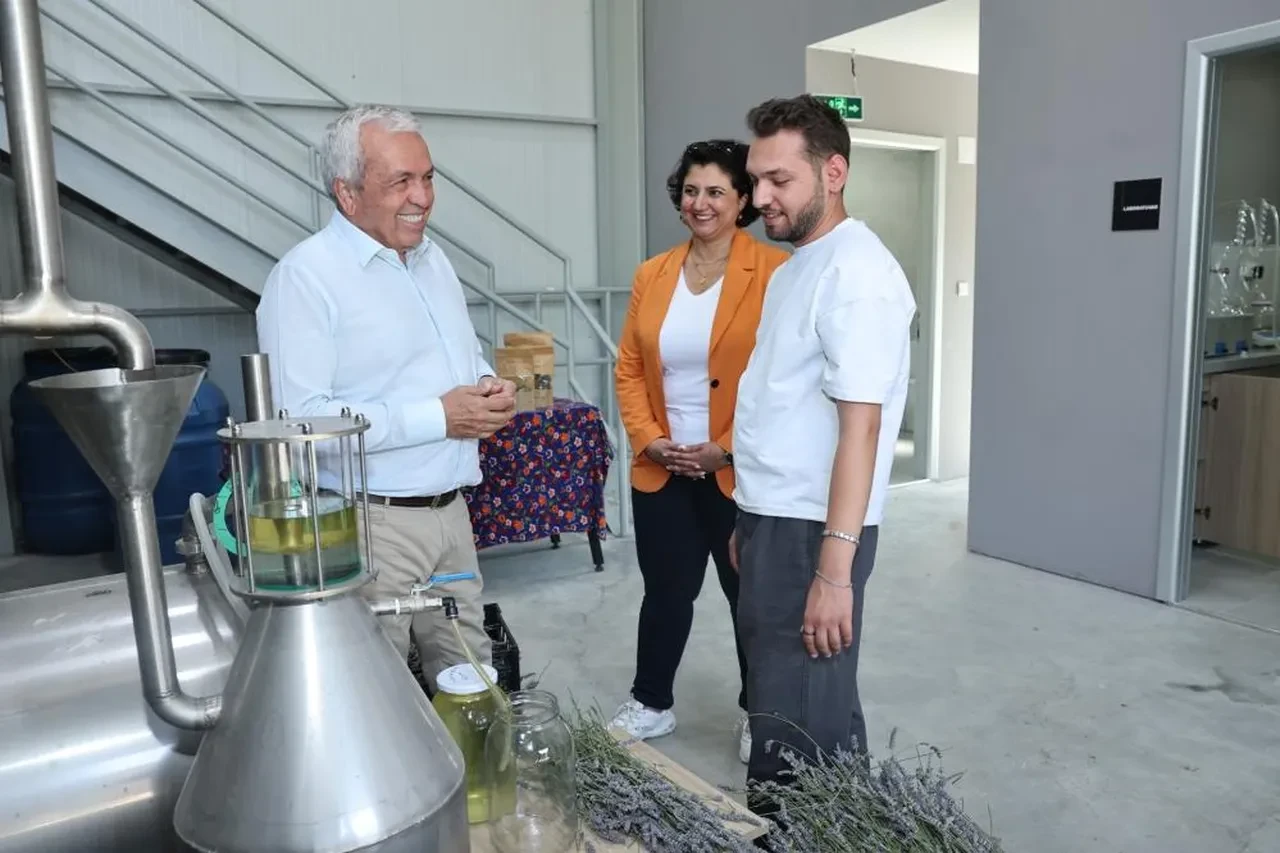 Her Derde Deva Mor Altın Olarak Biliniyor2