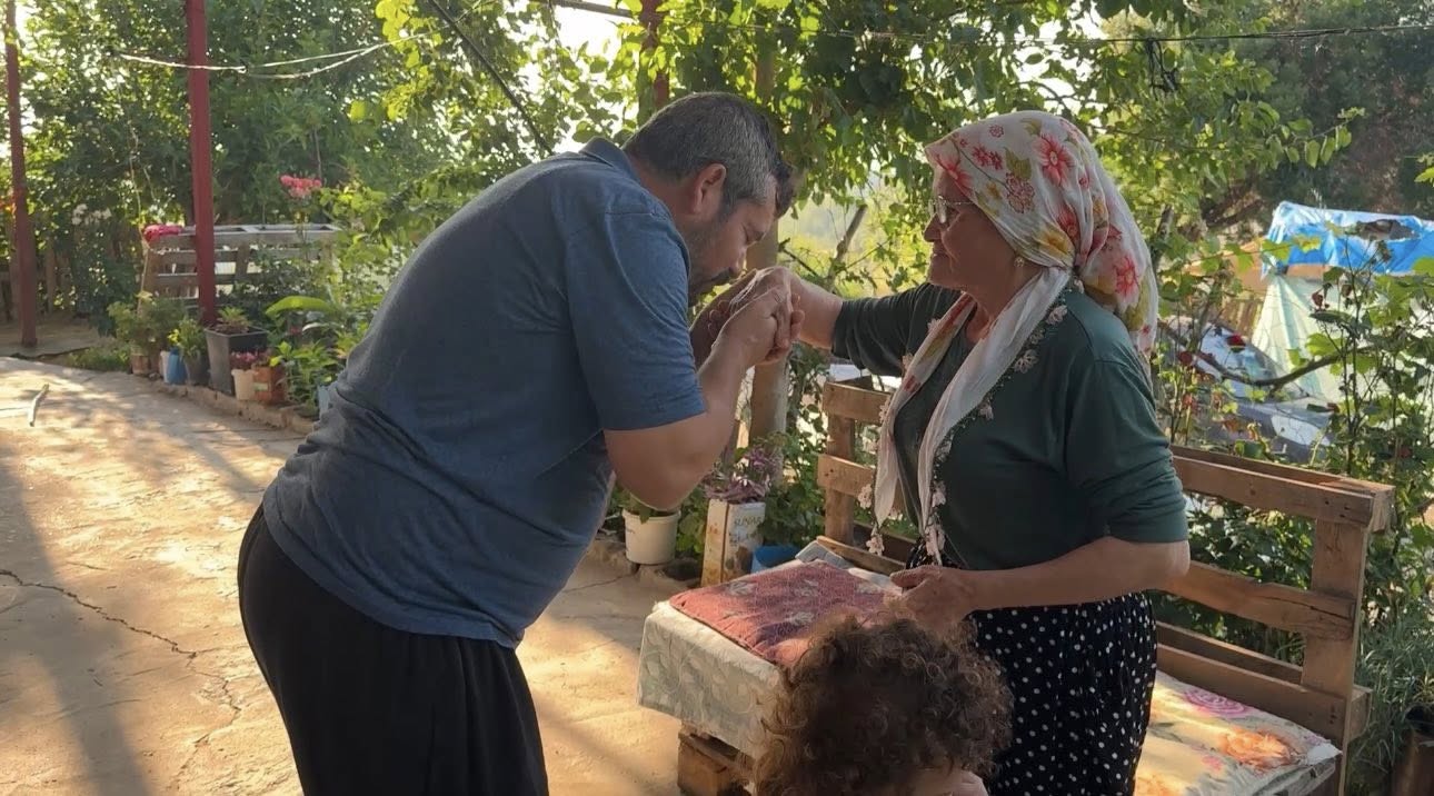 Kadirli'de Bayram Coşkusu Camileri Doldurdu (1)