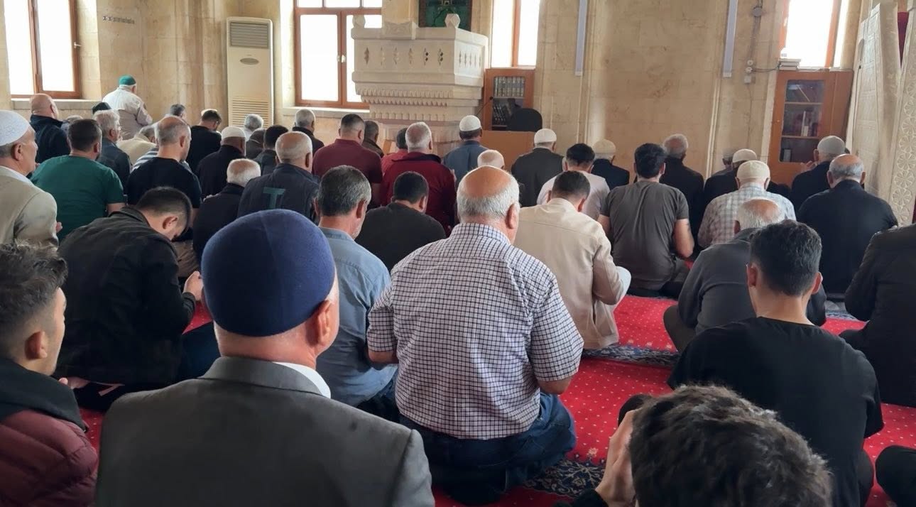 Kadirli'de Bayram Coşkusu Camileri Doldurdu (3)