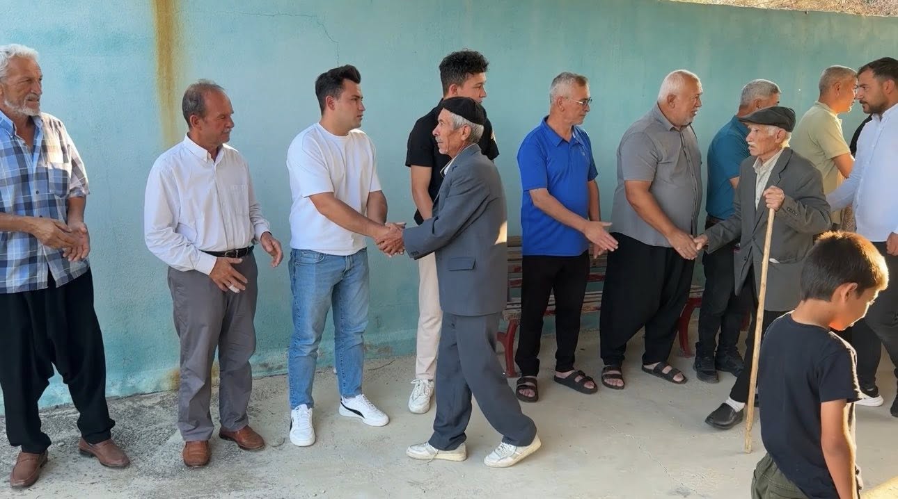 Kadirli'de Bayram Coşkusu Camileri Doldurdu (5)
